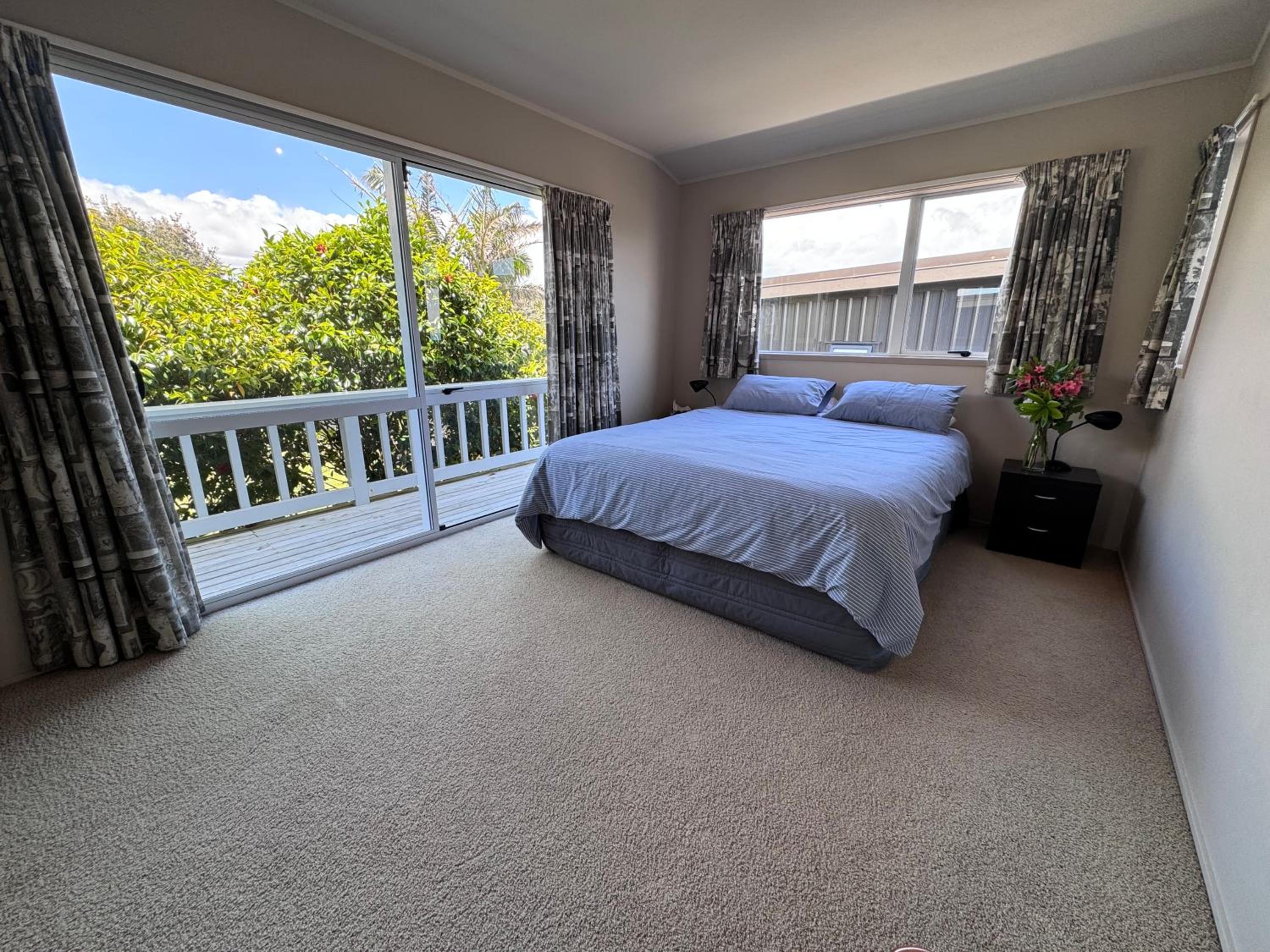 Matarangi Beachfront - Matarangi Holiday Home view 5