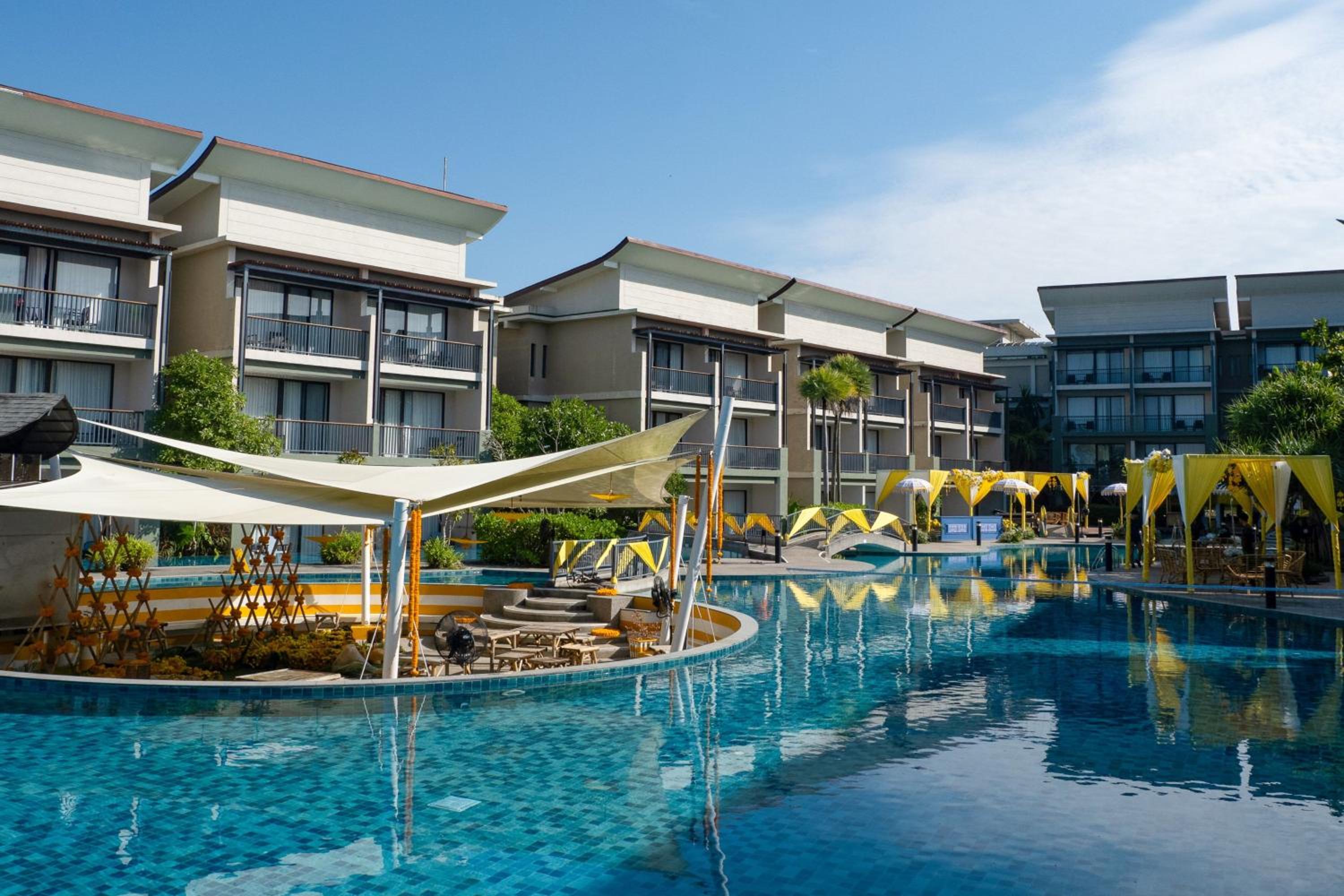 Le Meridien Khao Lak Resort & Spa