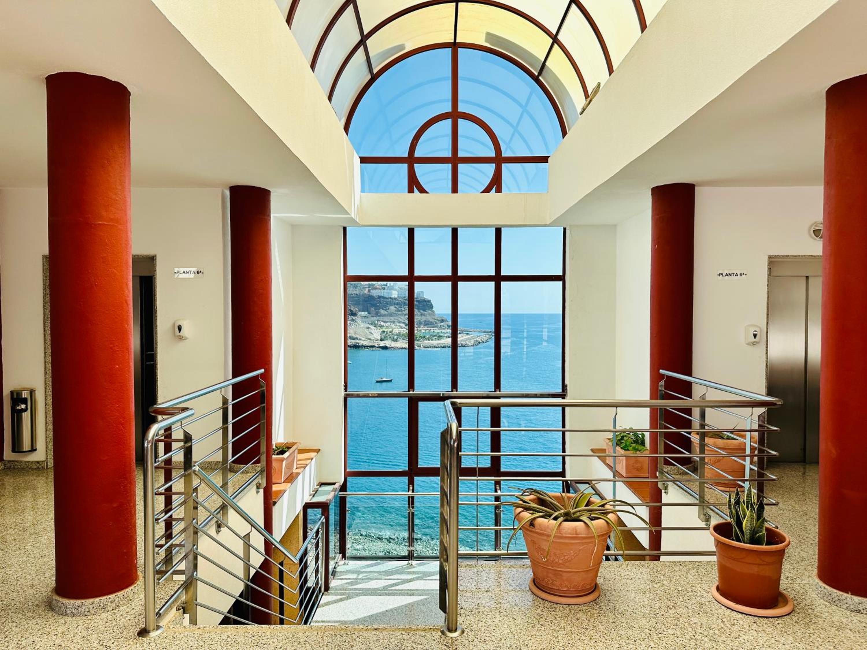 APARTMENT WITH OCEAN VIEW