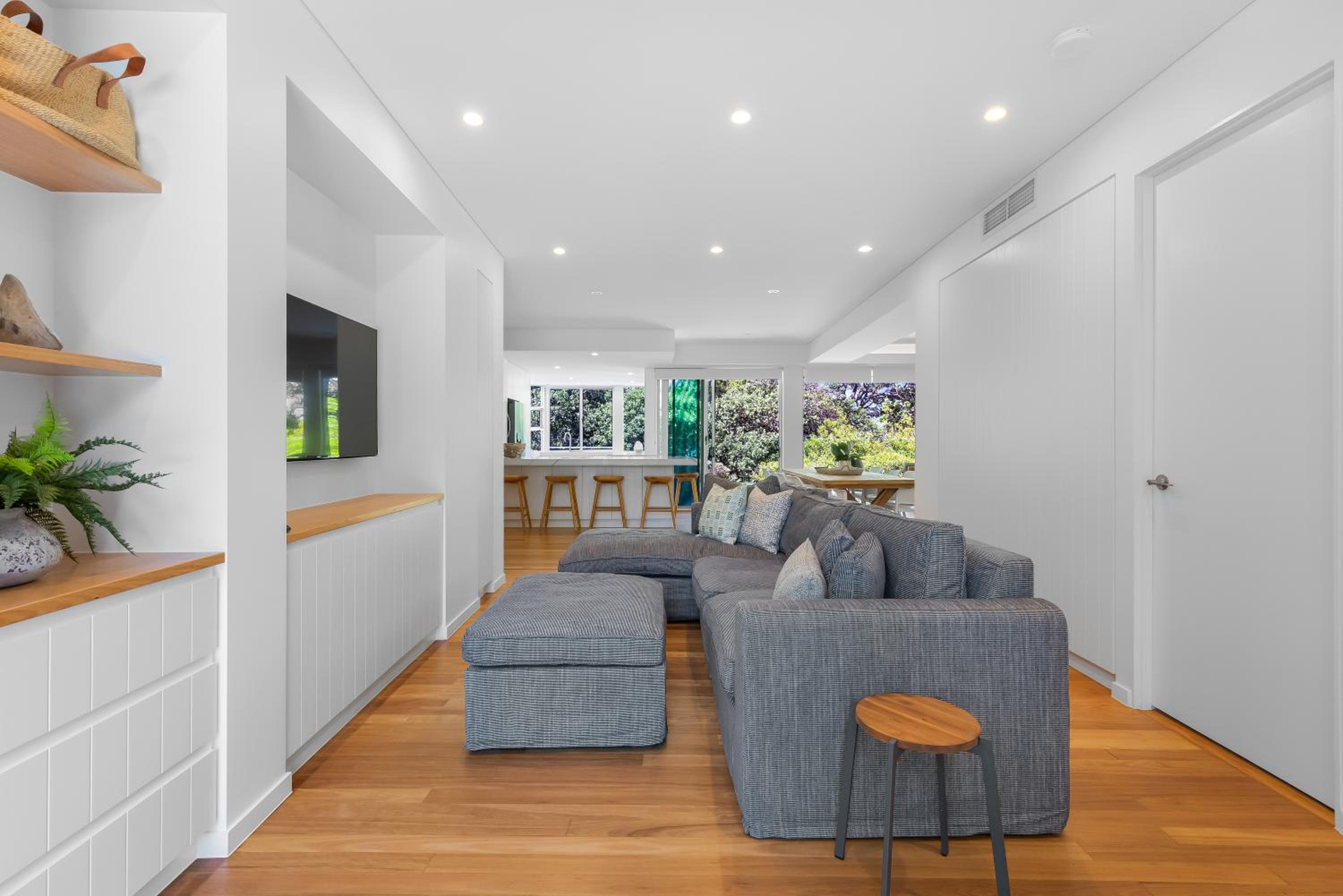BEACH01- Mooloolaba Beachfront Apartment with Private Pool