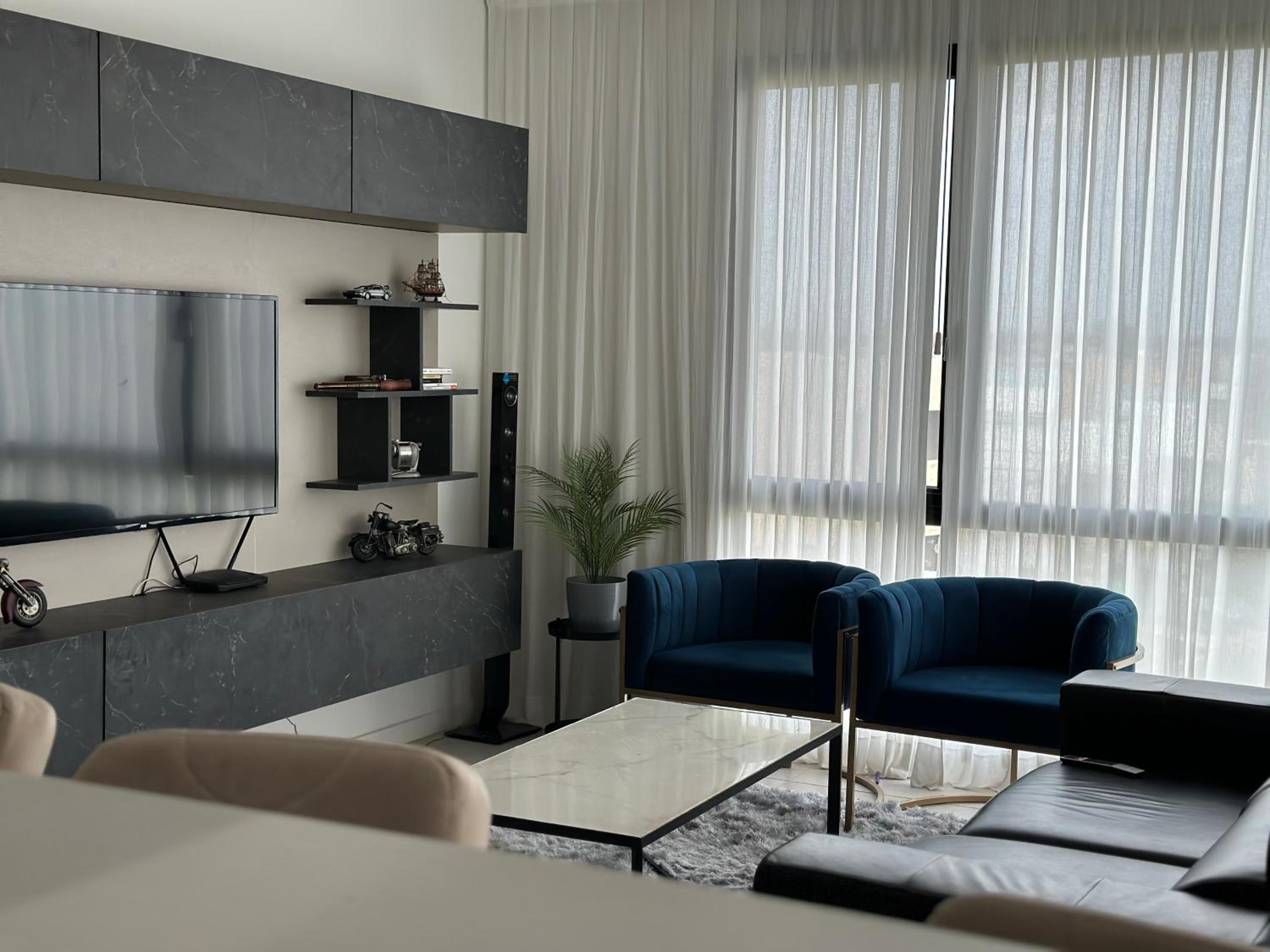 Increíble apartamento en barrio cerrado con salida al río !