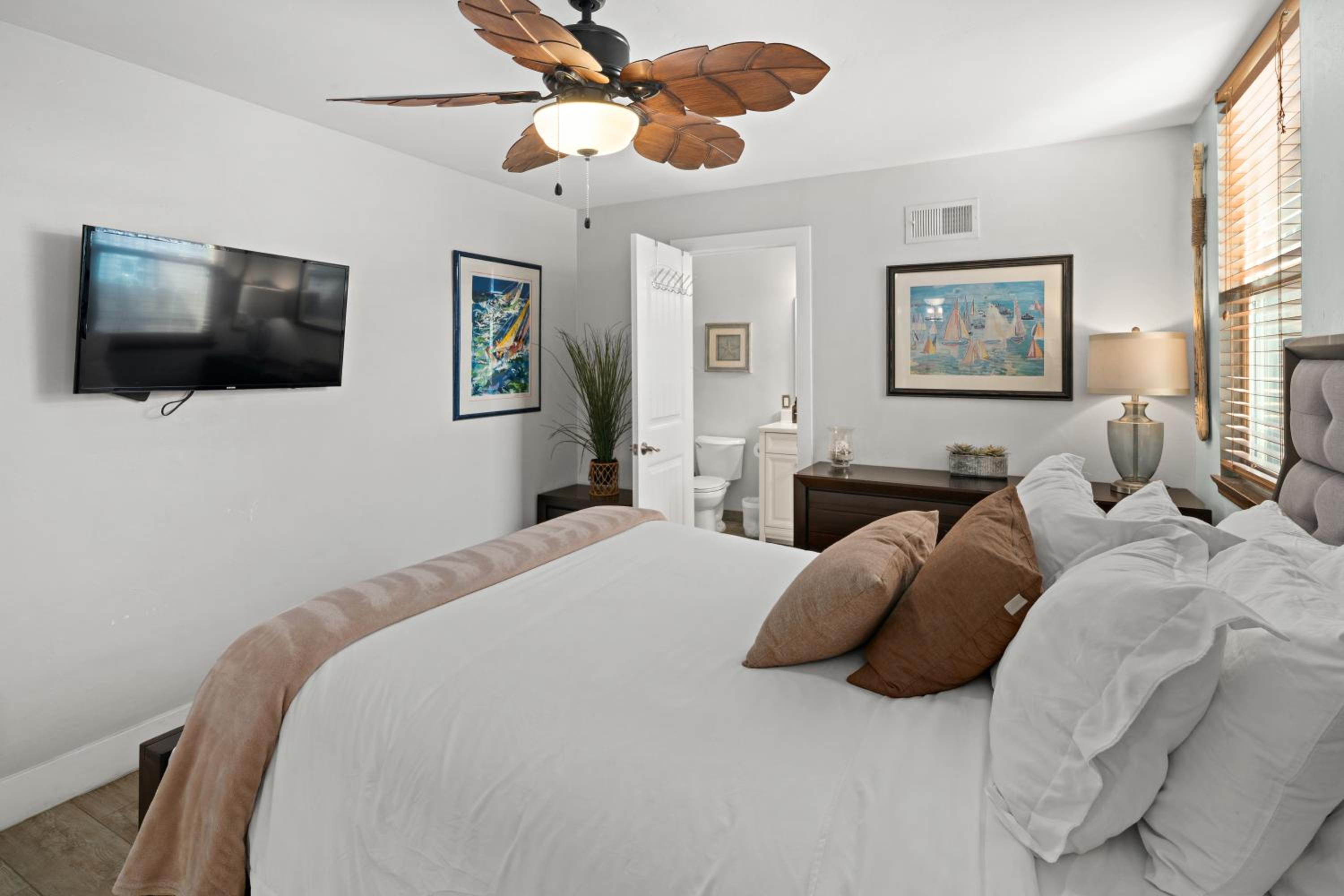 Stunning Beach Home - large patio, parking, ac & dog friendly! view 2