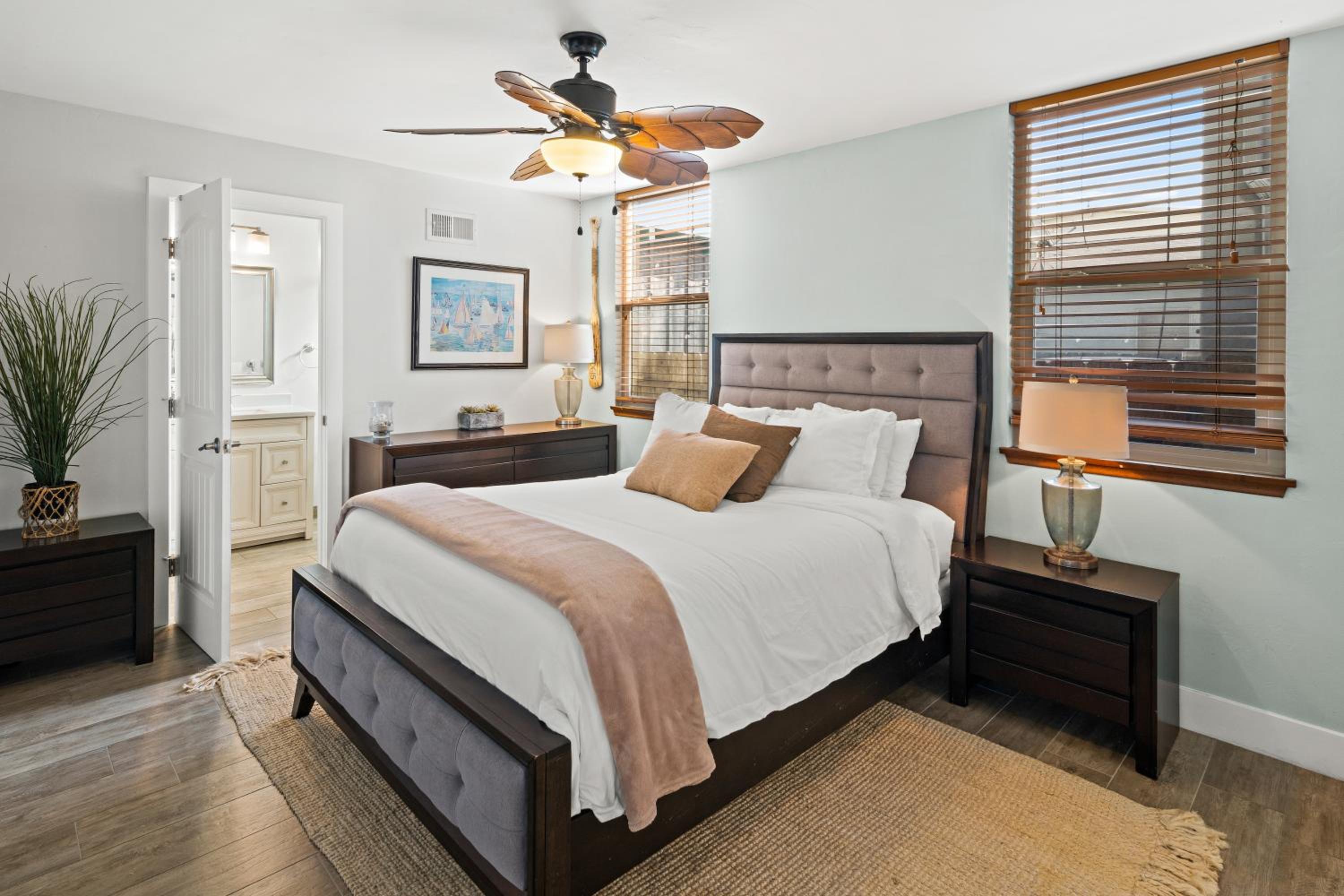 Stunning Beach Home - large patio, parking, ac & dog friendly! view 5