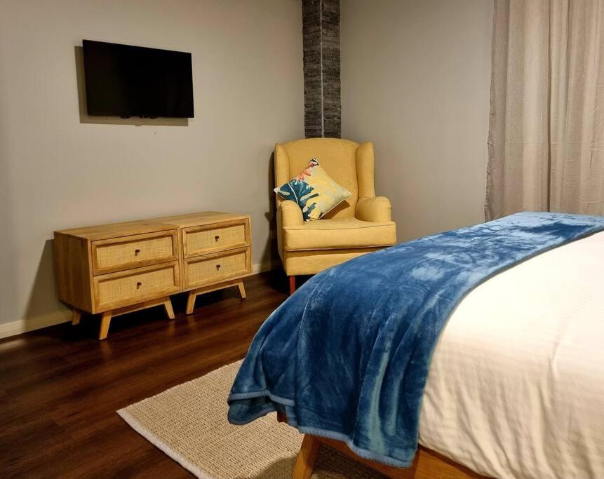 Jasmine Escape DONT BOOK CLOSING DOWN