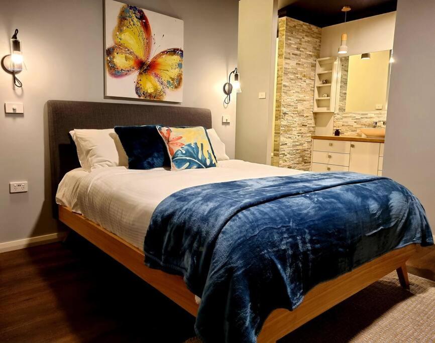 Jasmine Escape DONT BOOK CLOSING DOWN