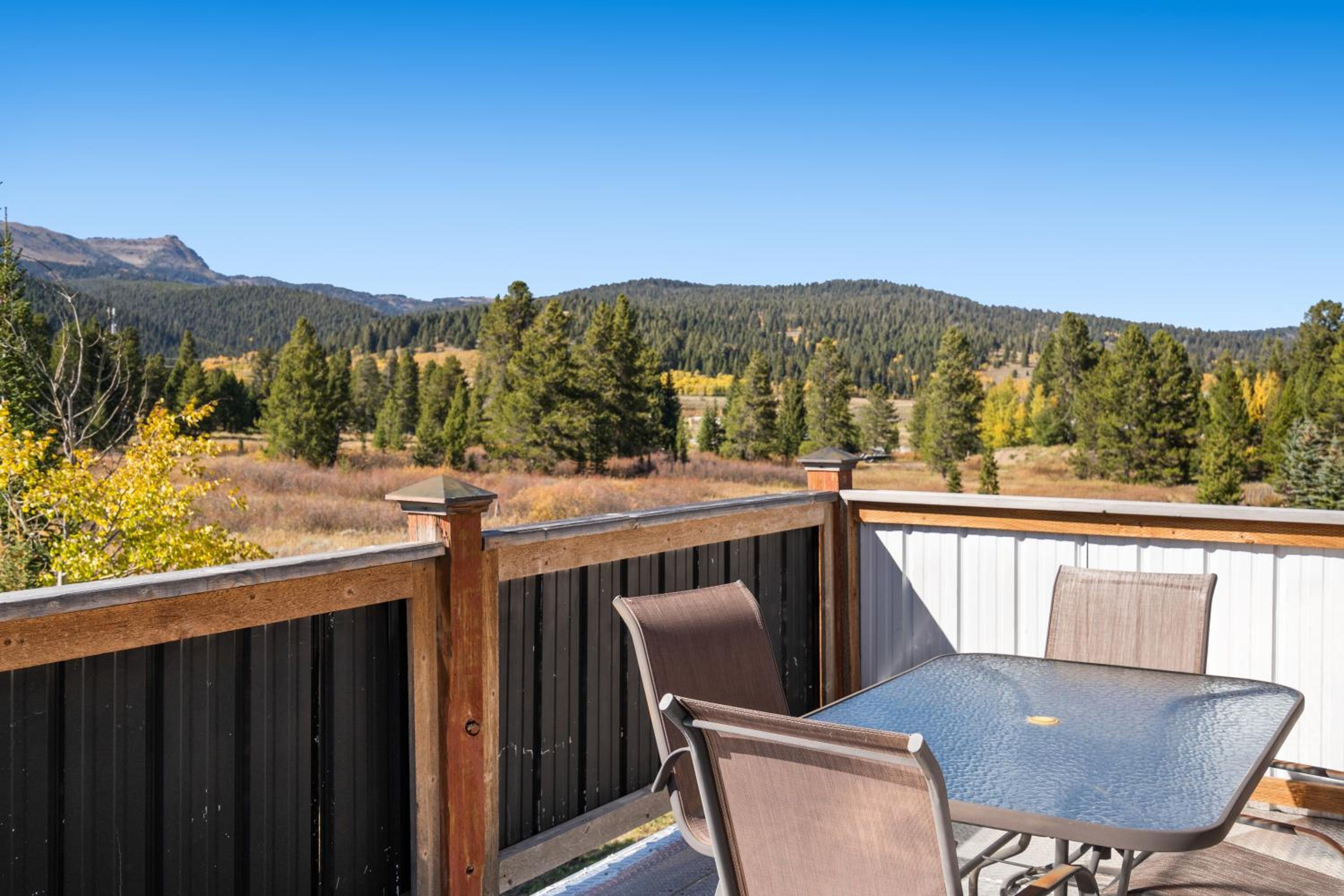 Bunk House Big House 2BR Mountain Views 7 min to Yellowstone view 5