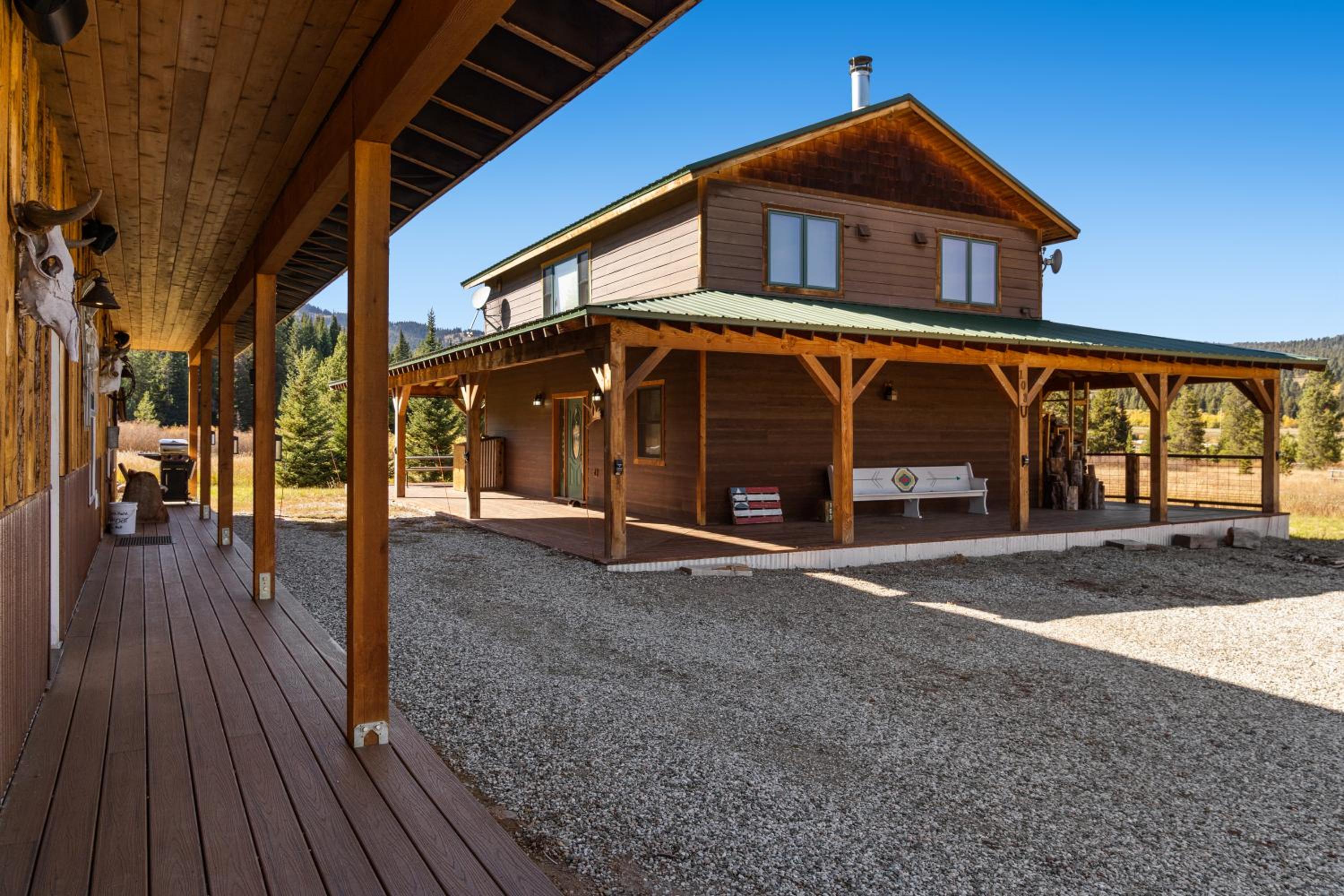 Bunk House Big House 2BR Mountain Views 7 min to Yellowstone view 3