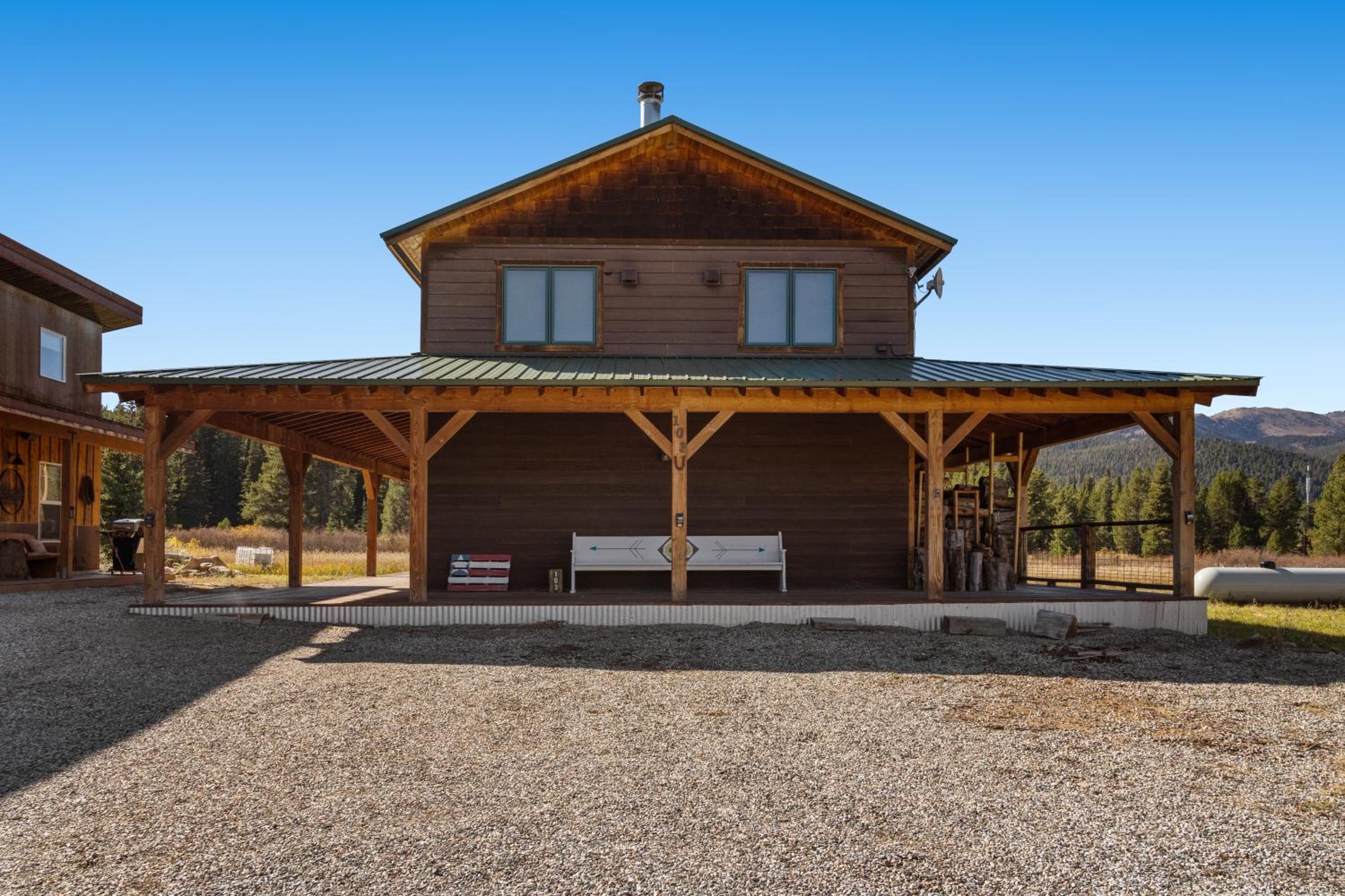 Bunk House Big House 2BR Mountain Views 7 min to Yellowstone view 2