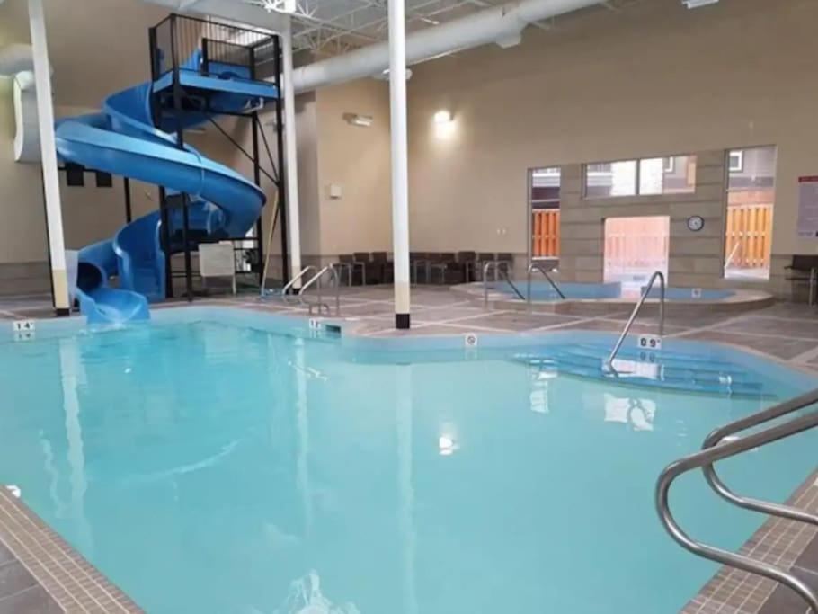 Chic Mountain View - Pool&HotTub - Fireplace - BBQ!