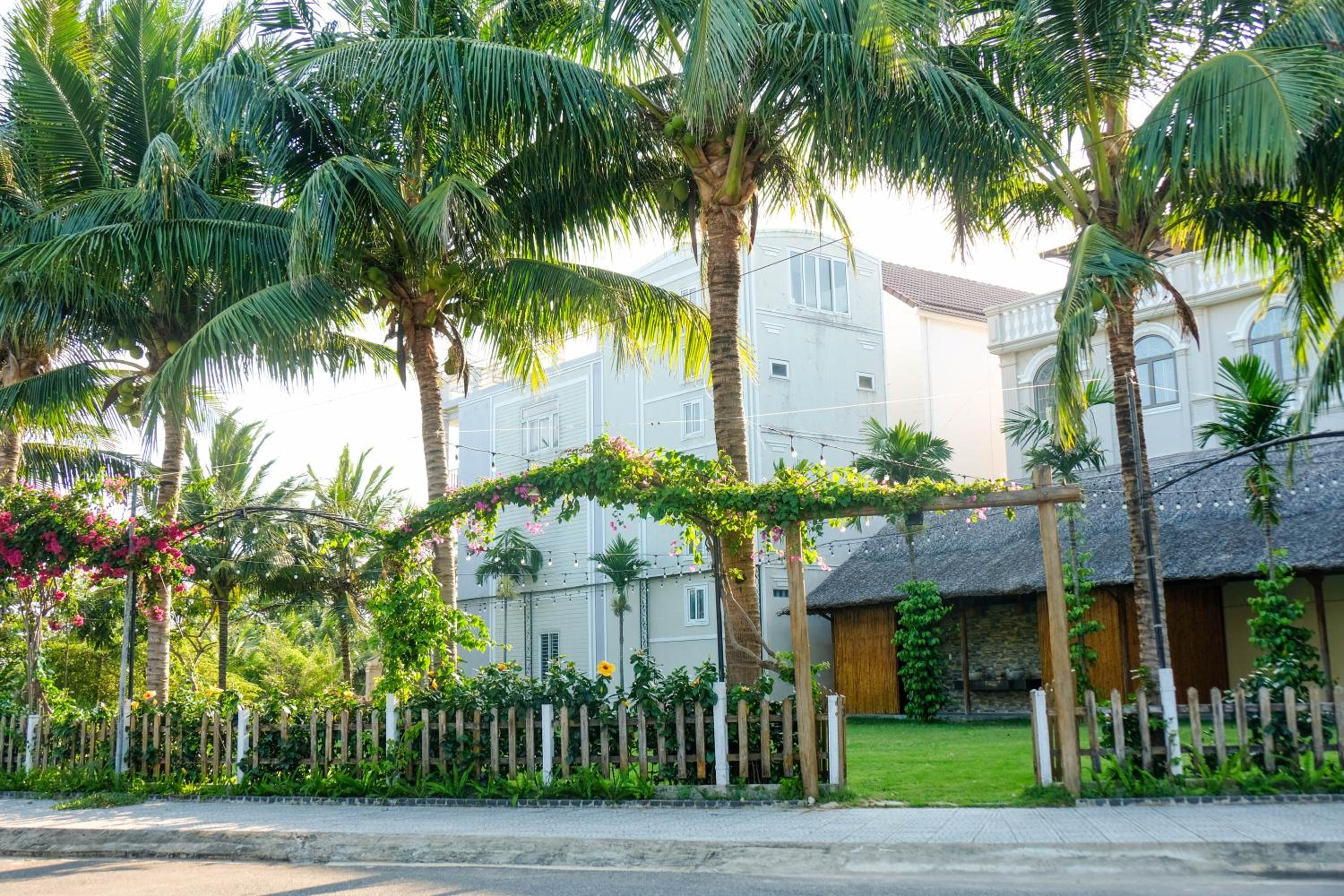 Silk Sense Hoi An River Resort - Green Luxury Escape