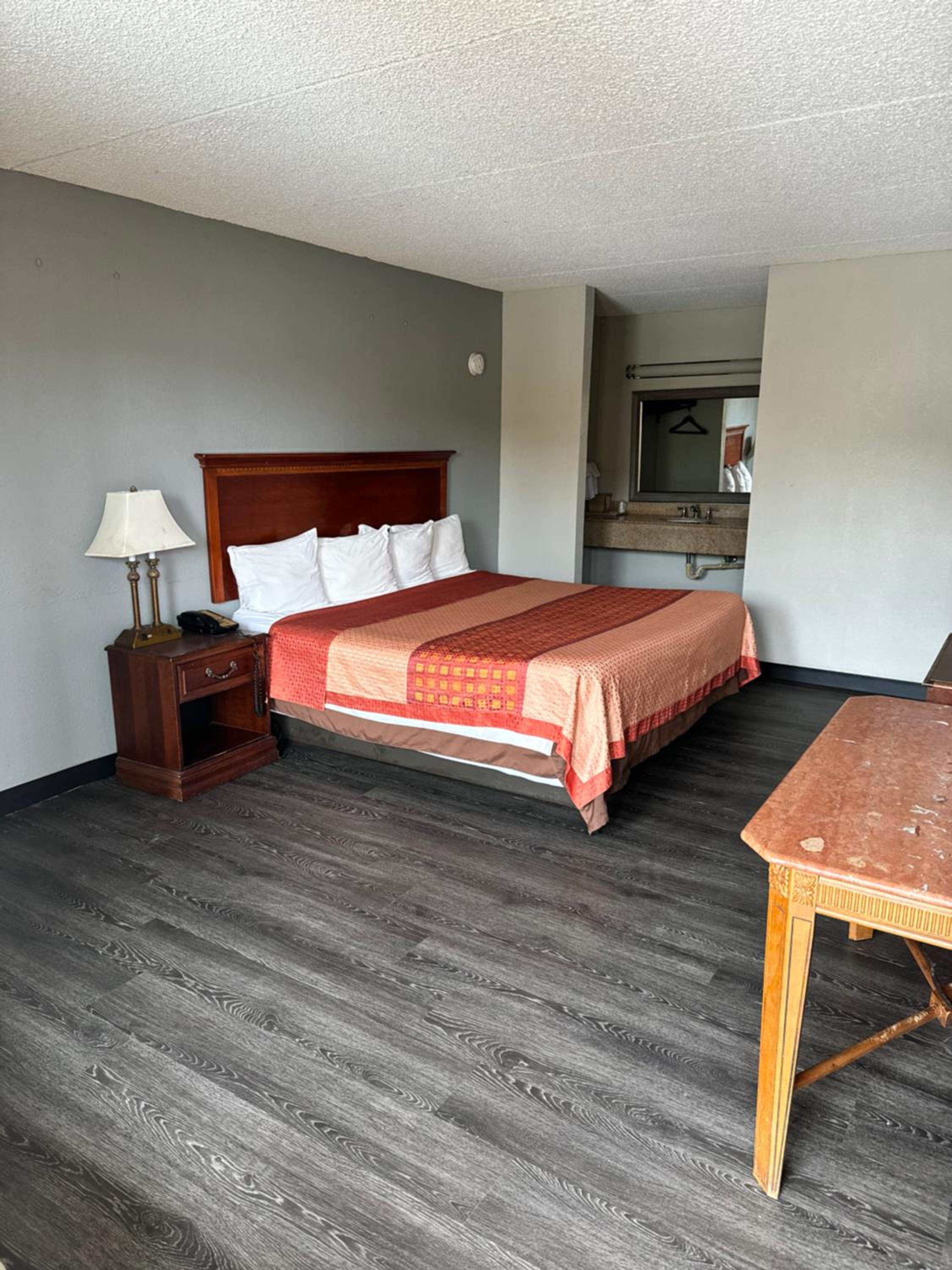 Milledgeville Vacations - Heritage Inn - Property Image 2