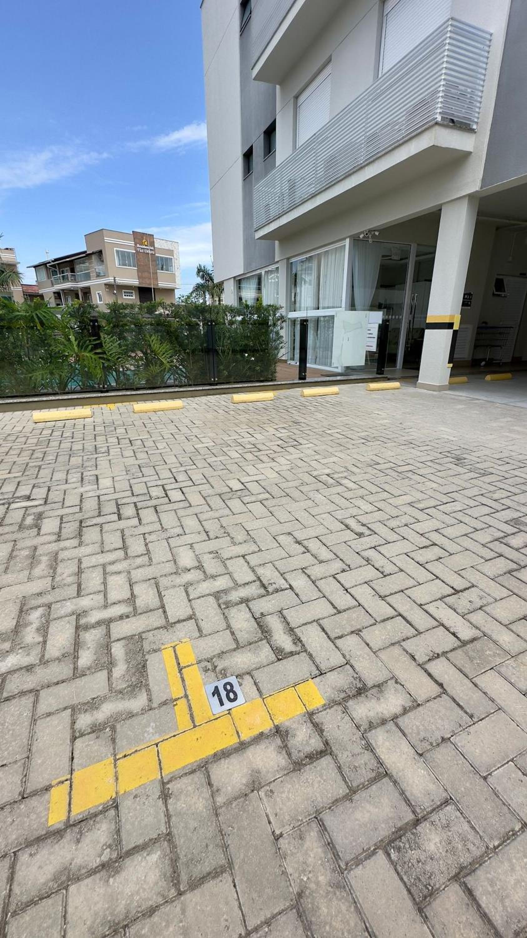 Canasvieiras Apto novo há 450m da praia