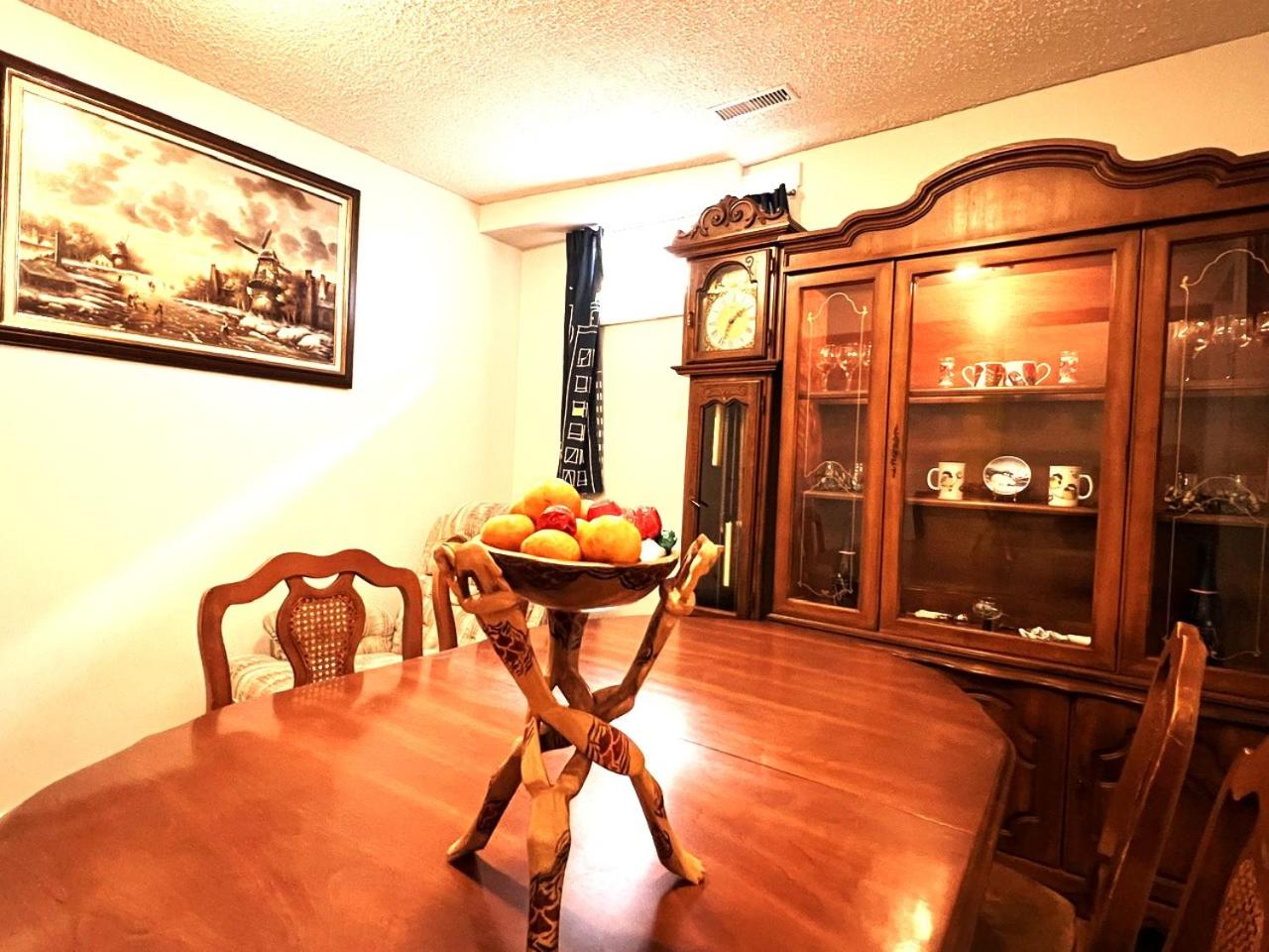 Lovely comfy home private bath in central Calgary