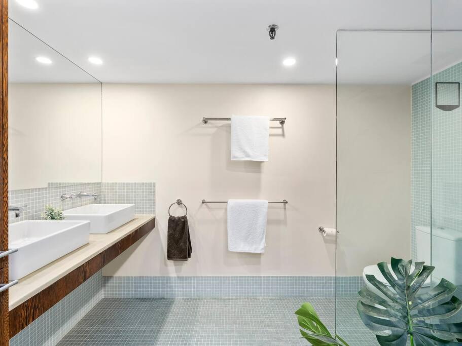 Absolute Beachfront 3B Pool Spa