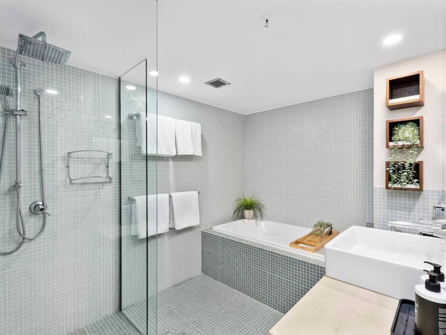 Absolute Beachfront 3B Pool Spa