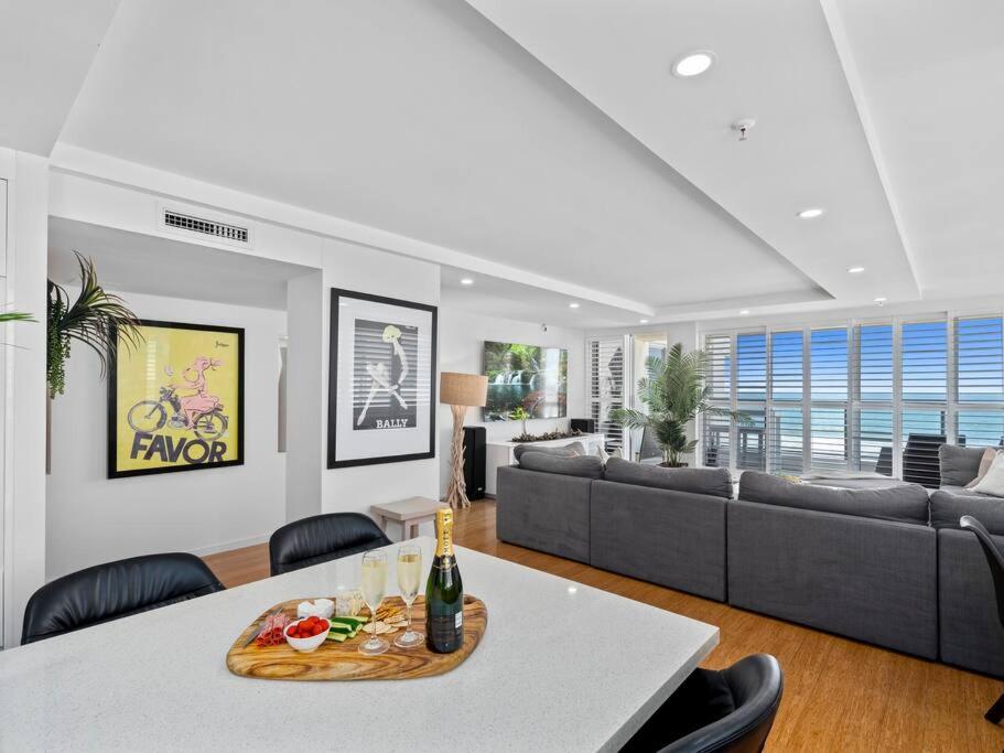 Absolute Beachfront 3B Pool Spa