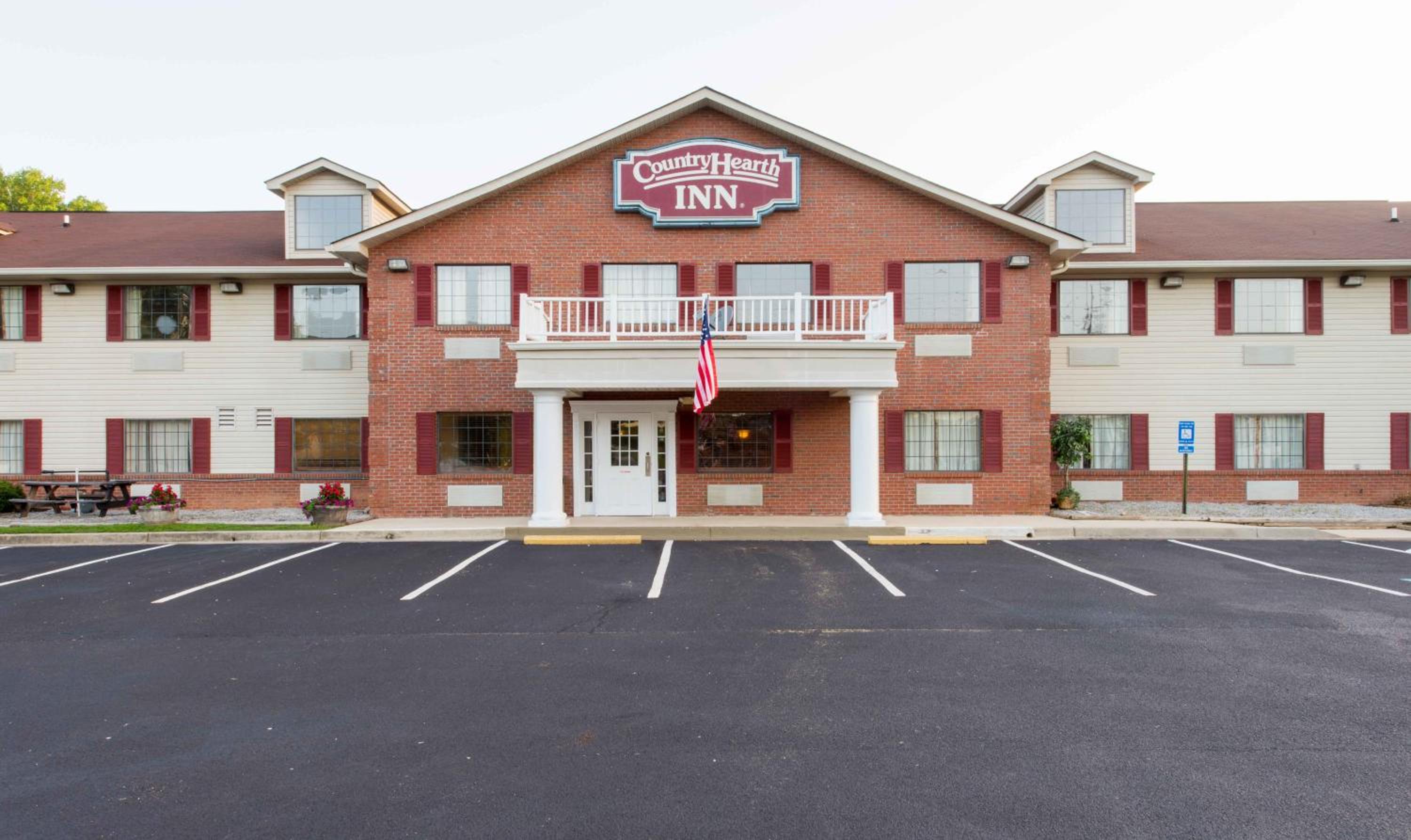 Country Hearth Inn-Toccoa