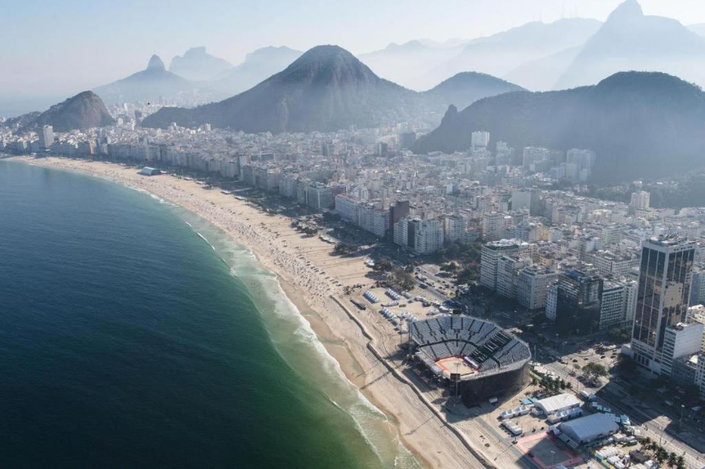 Studio completo na praia de Copacabana , claro e silencioso, com ar, wifi, netflix, até 3 pessoas, pauloangerami BR502