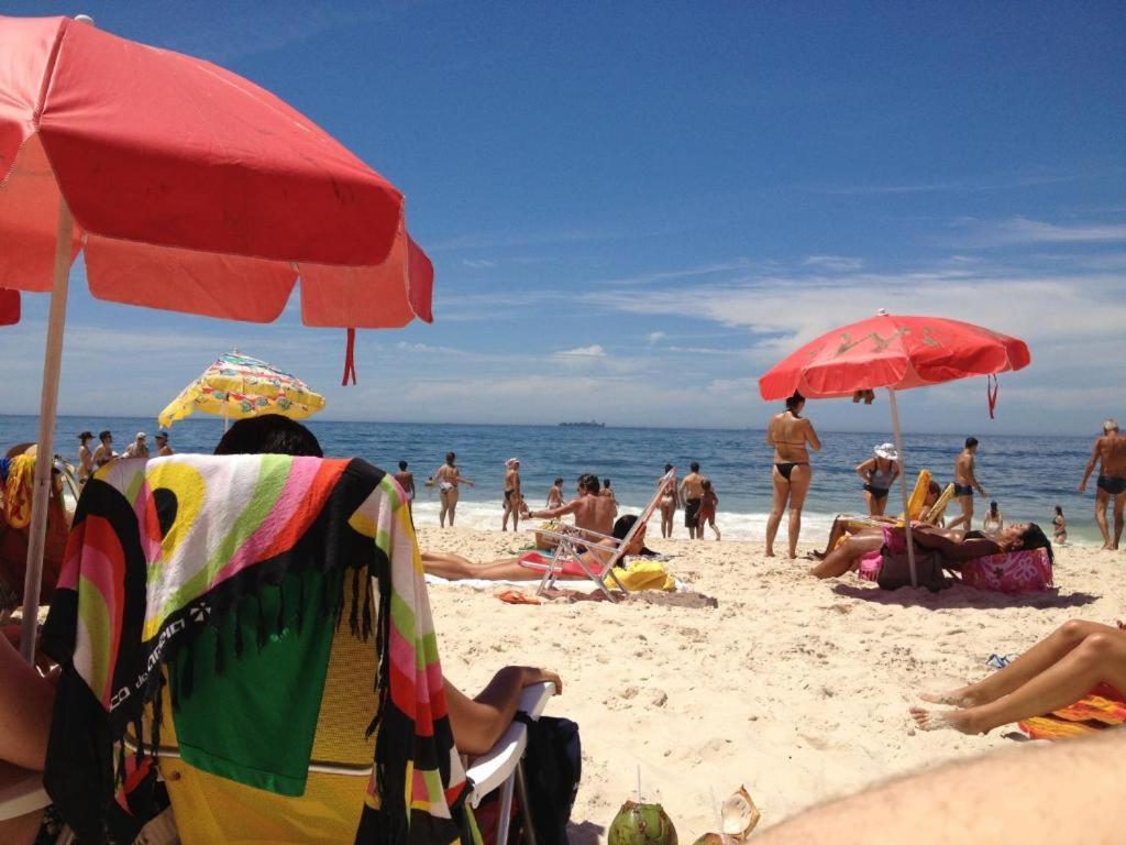 Studio completo na praia de Copacabana , claro e silencioso, com ar, wifi, netflix, até 3 pessoas, pauloangerami BR502
