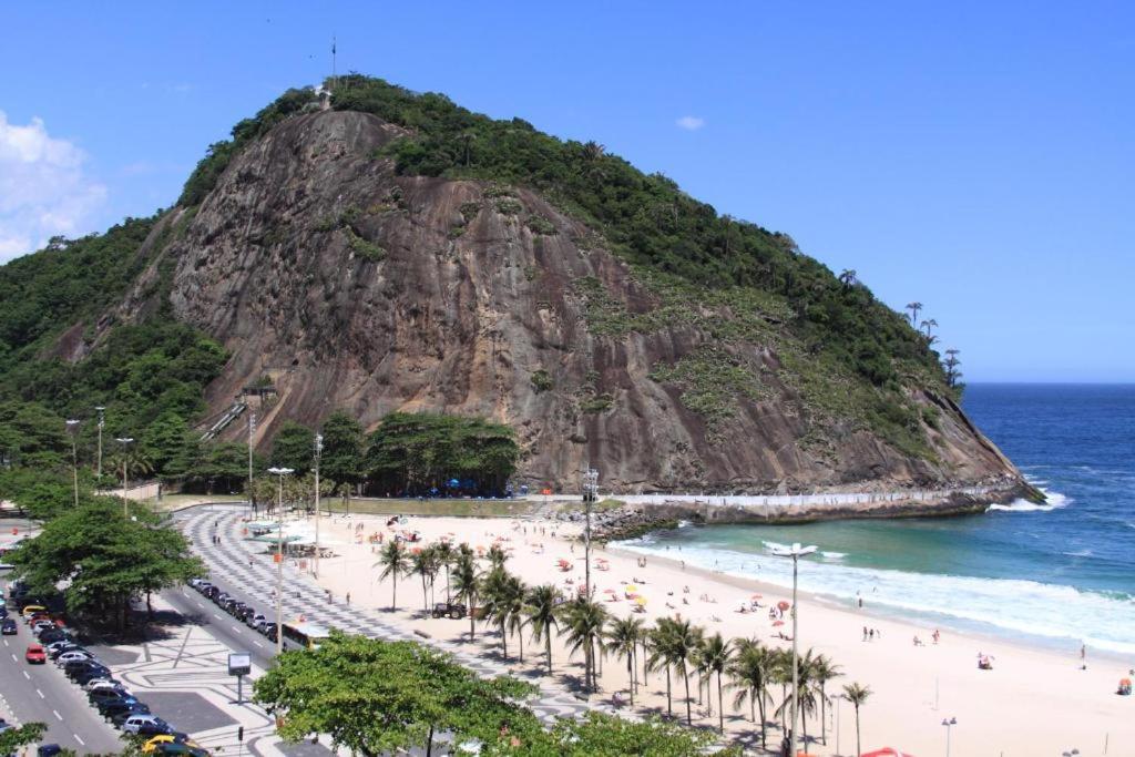 Studio completo na praia de Copacabana , claro e silencioso, com ar, wifi, netflix, até 3 pessoas, pauloangerami BR502