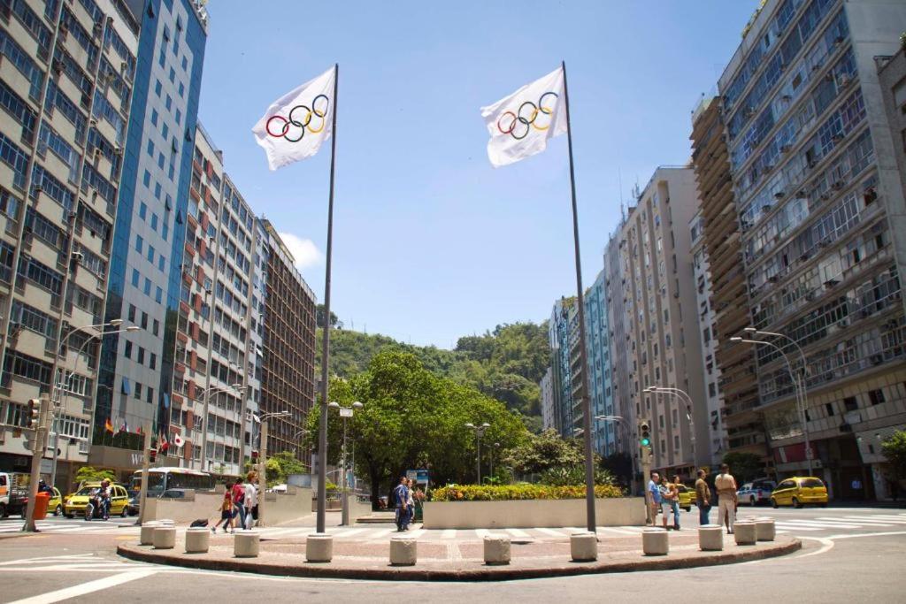 Studio completo na praia de Copacabana , claro e silencioso, com ar, wifi, netflix, até 3 pessoas, pauloangerami BR502