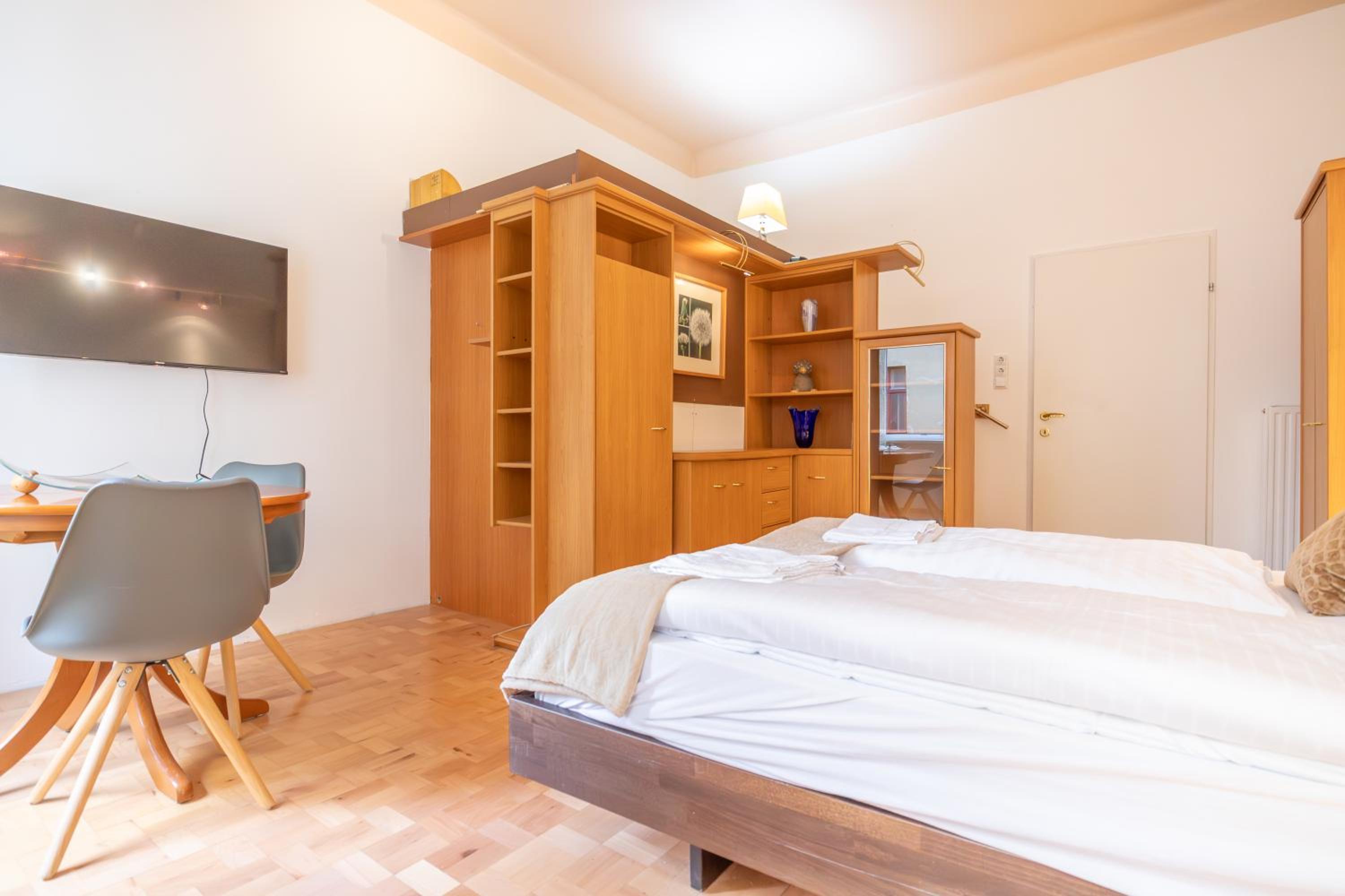 Cozy City Center Retreat 2BR Apt. Homelike Comfort