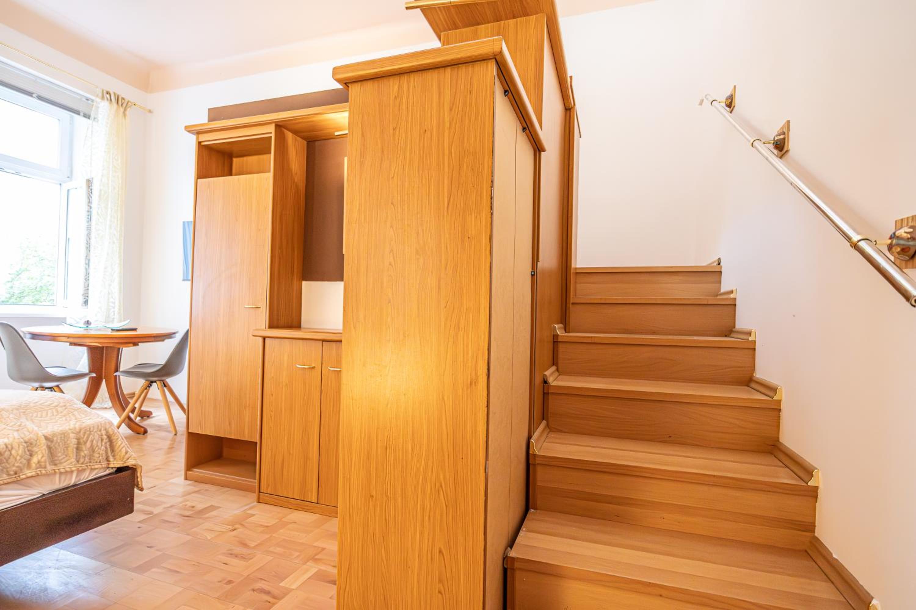 Cozy City Center Retreat 2BR Apt. Homelike Comfort