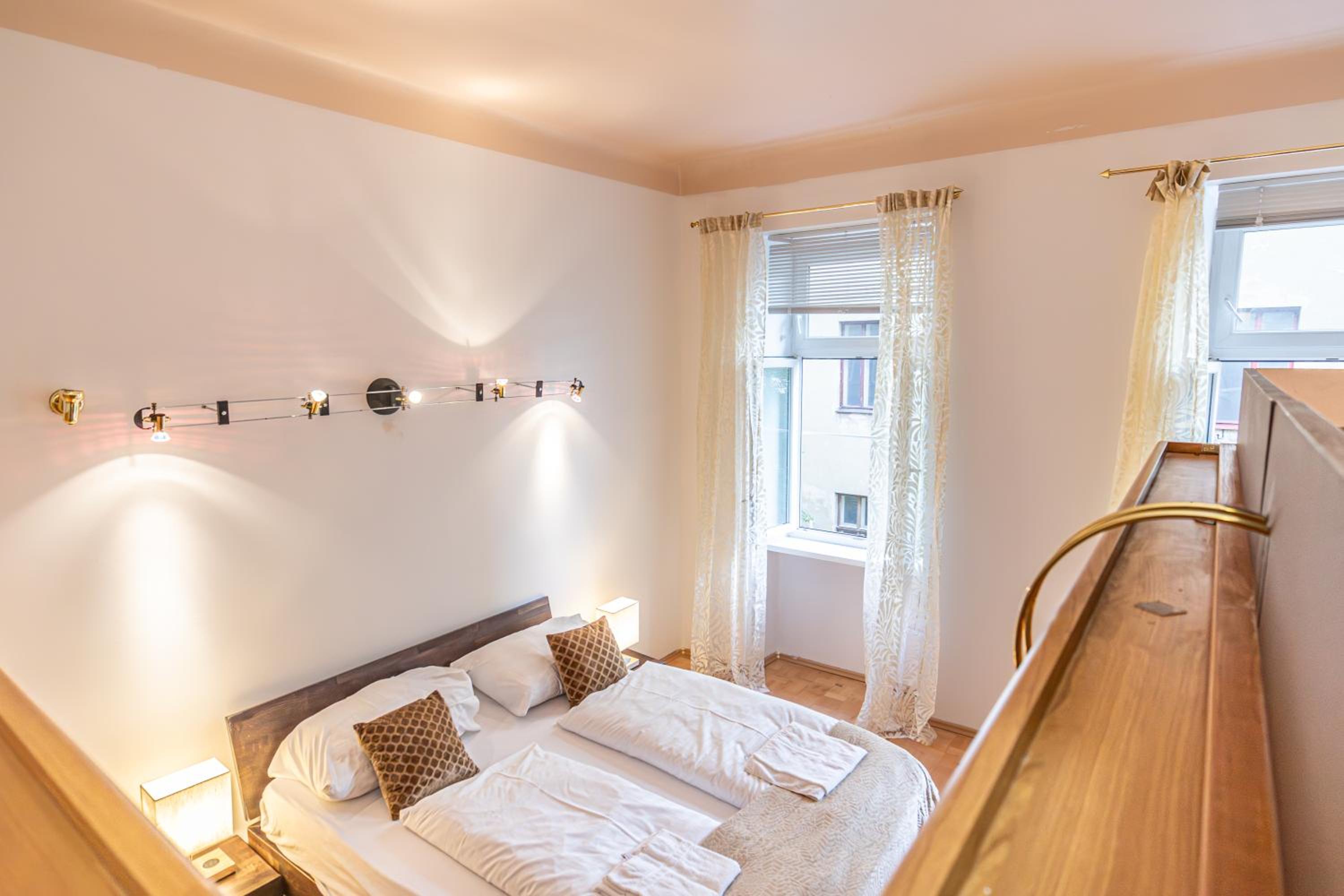 Cozy City Center Retreat 2BR Apt. Homelike Comfort