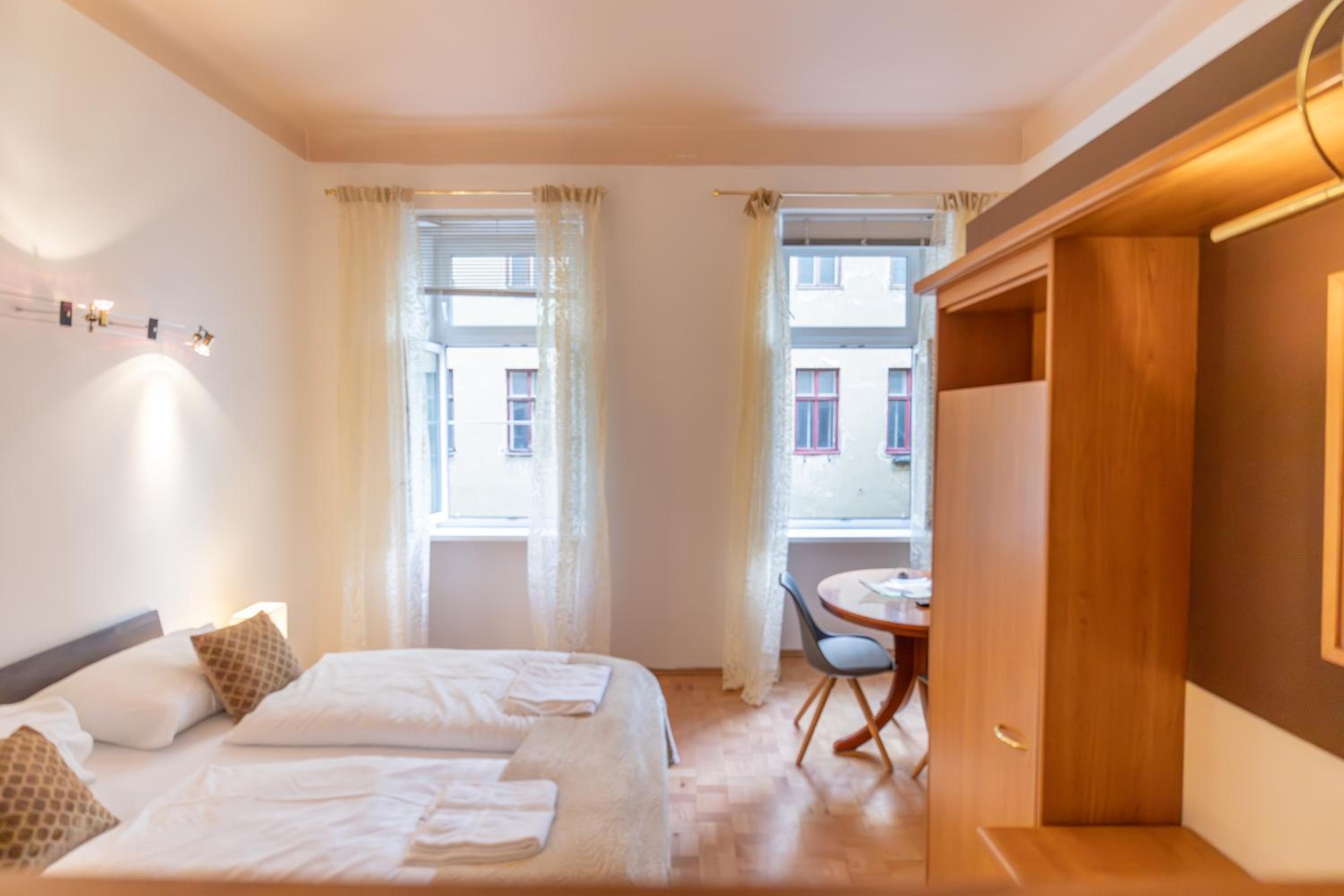 Cozy City Center Retreat 2BR Apt. Homelike Comfort