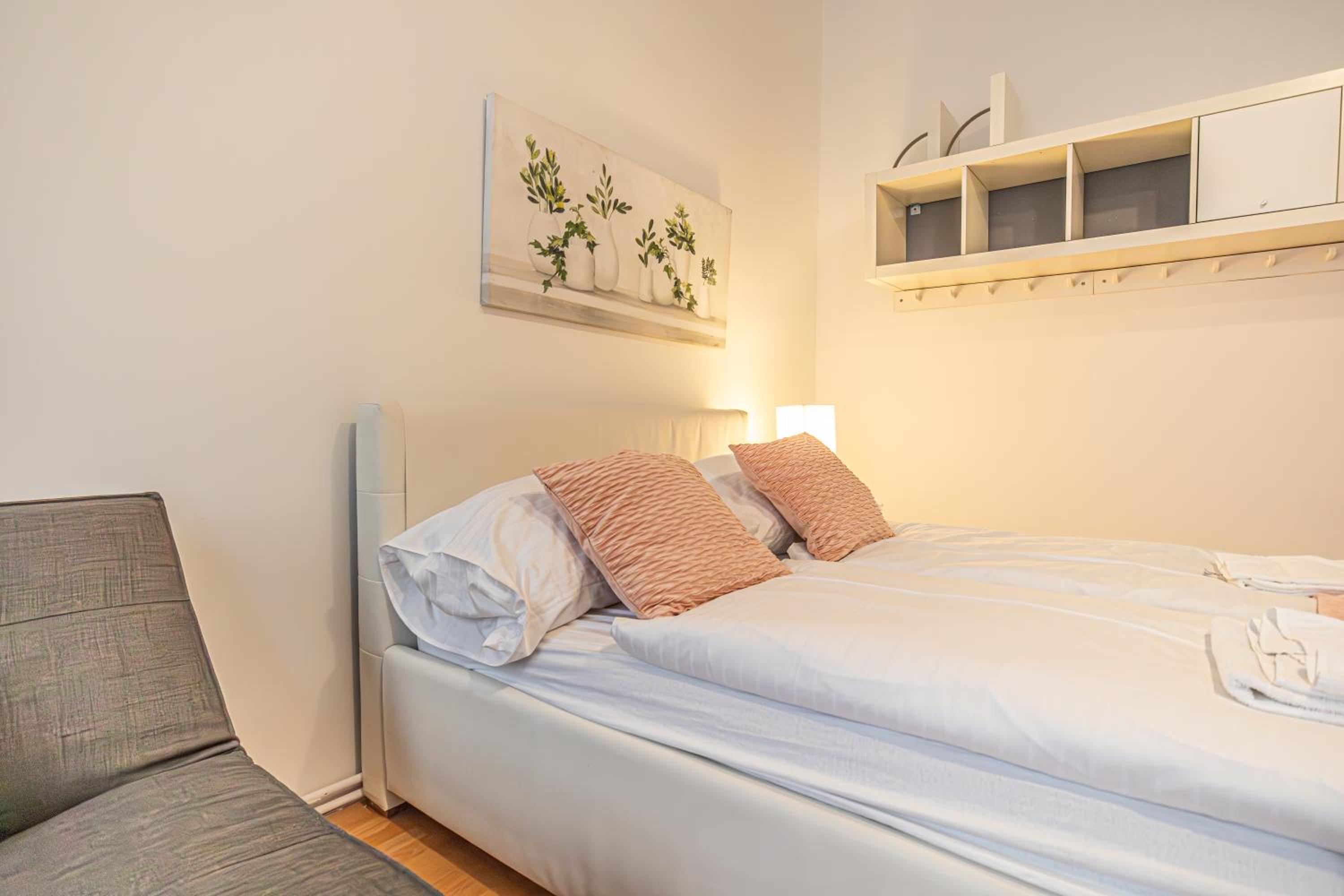 Cozy City Center Retreat 2BR Apt. Homelike Comfort