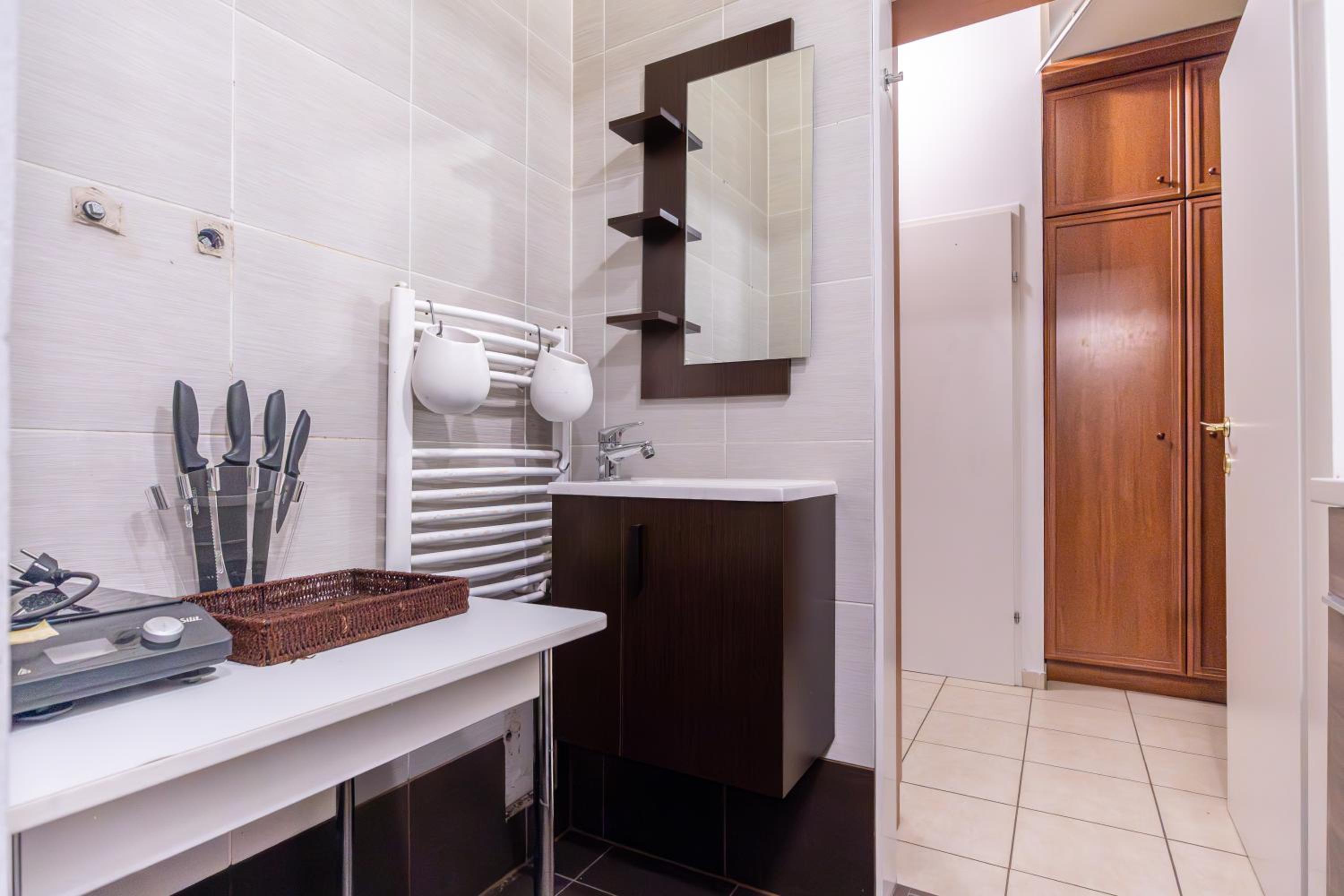 Peaceful Getaway 2BR Apartment with Shared Spaces