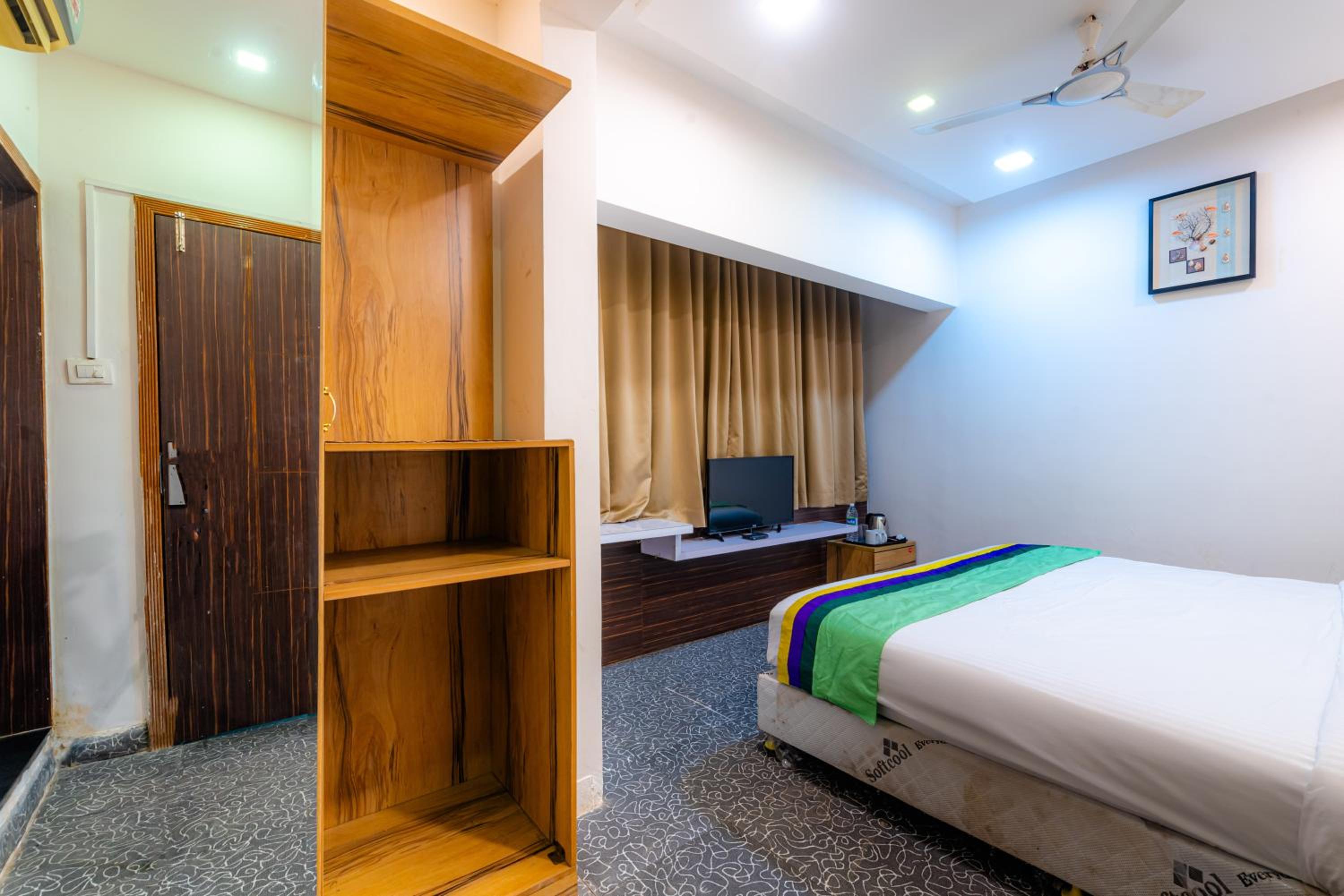Treebo Spring Brooks, Kalyani Nagar