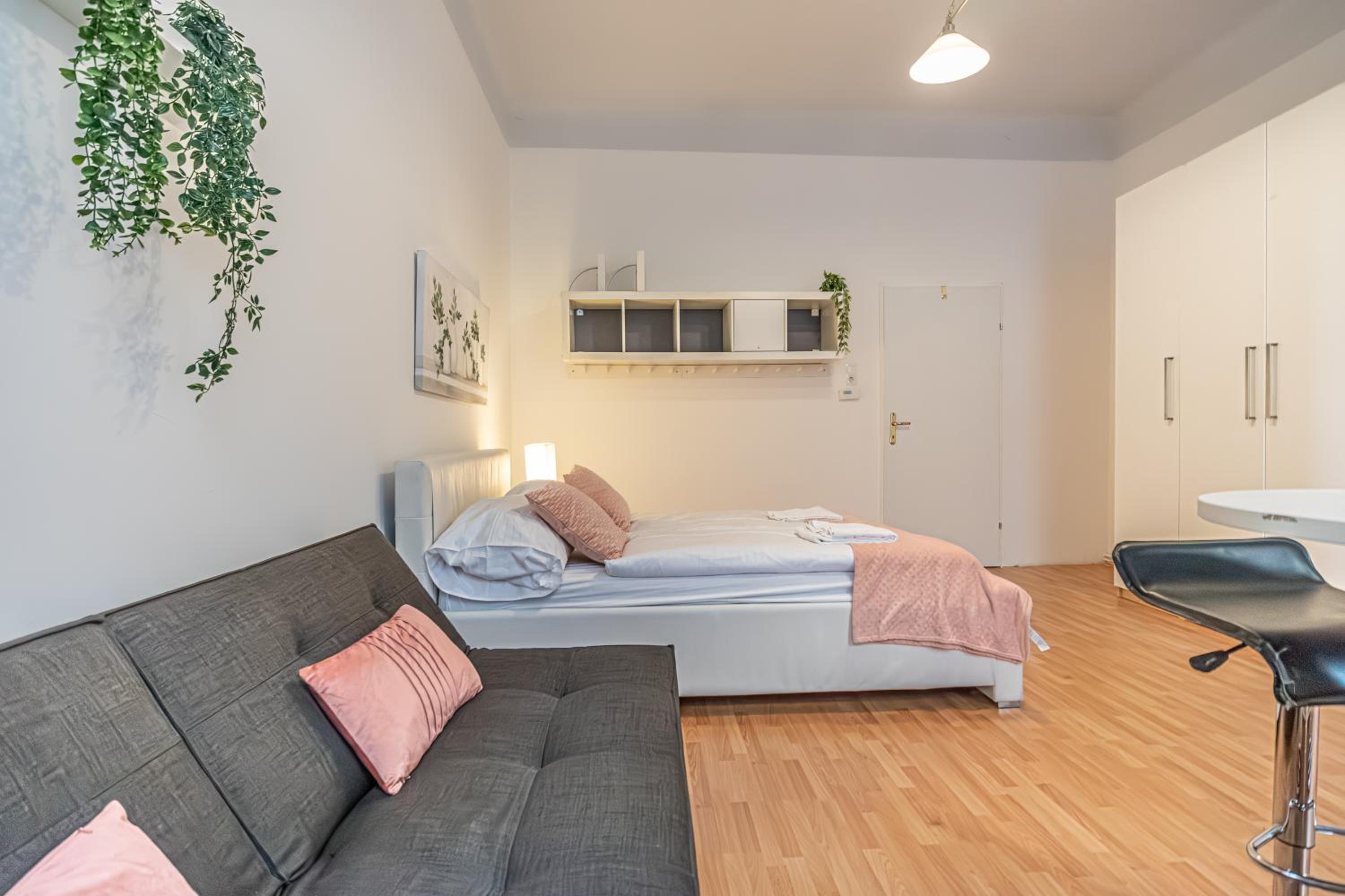 Peaceful Getaway 2BR Apartment with Shared Spaces