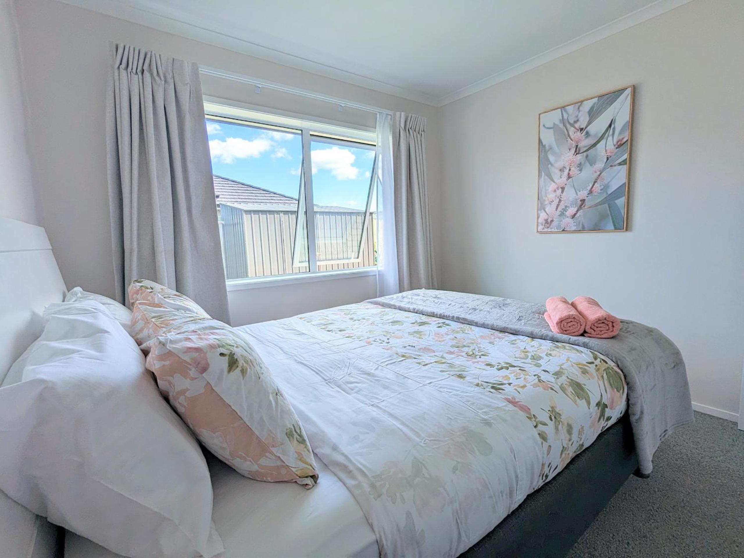 Beautiful Brand New Four-Bed Home near Redwood view 4