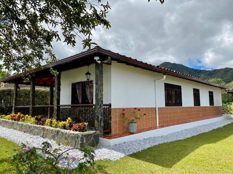 Acogedora casa de campo con excelente ubicación