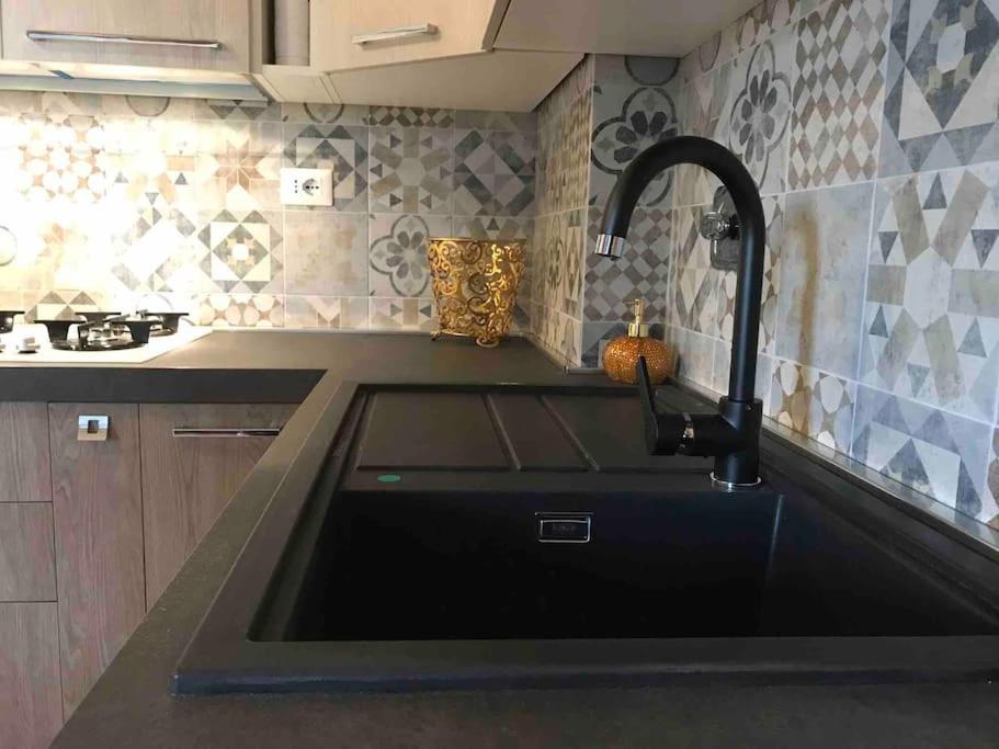 Apartment with private parking - Roma Est. view 5