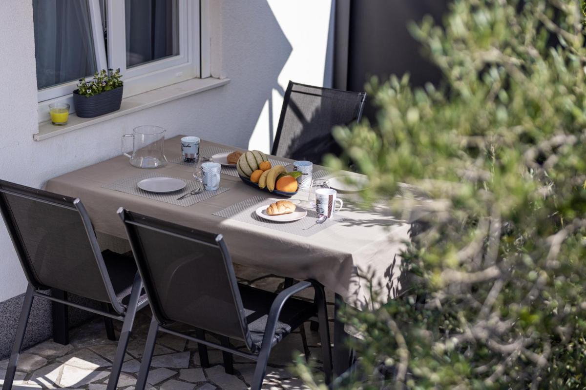 Apartments Lacrima view 4
