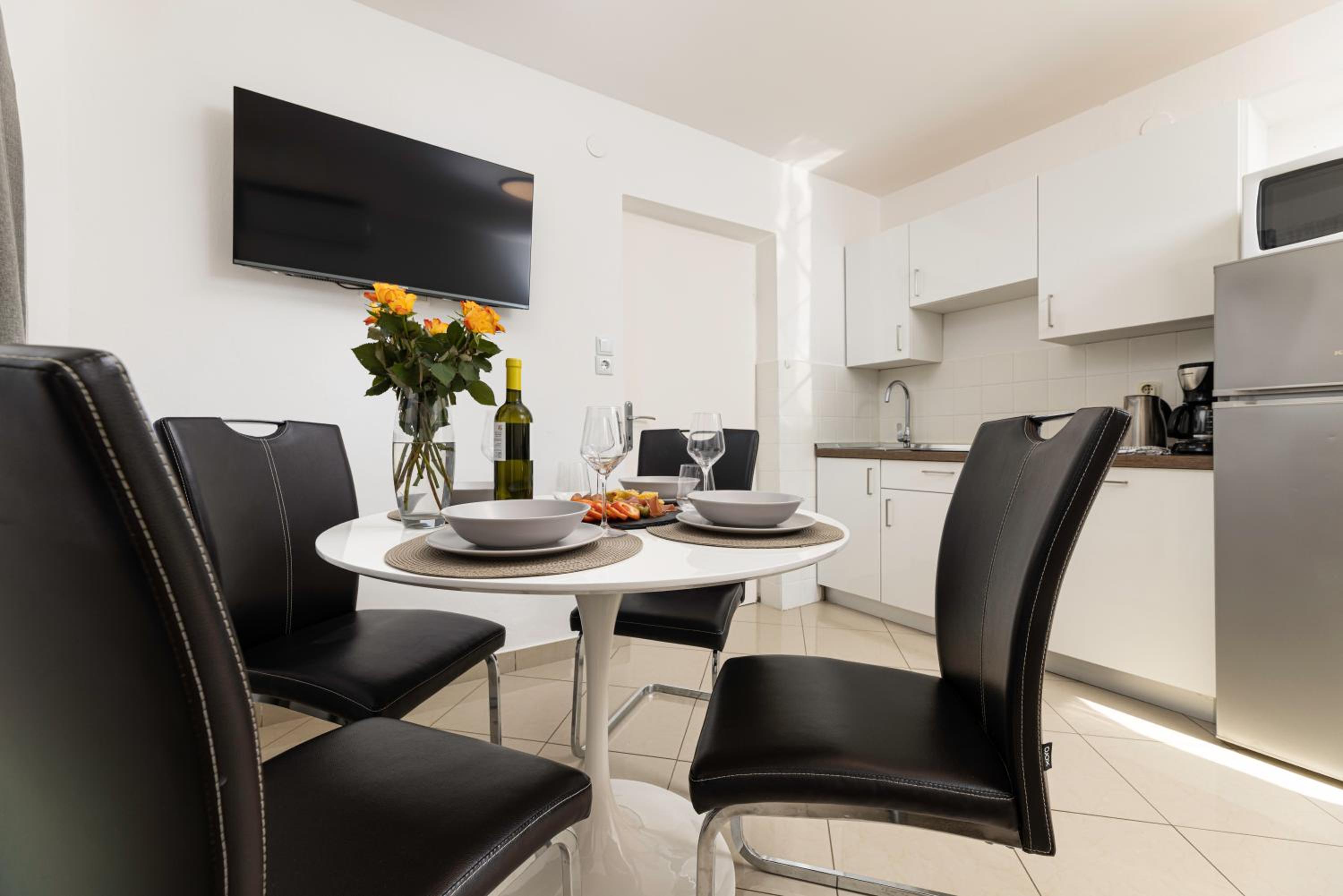 Apartments Lacrima view 3
