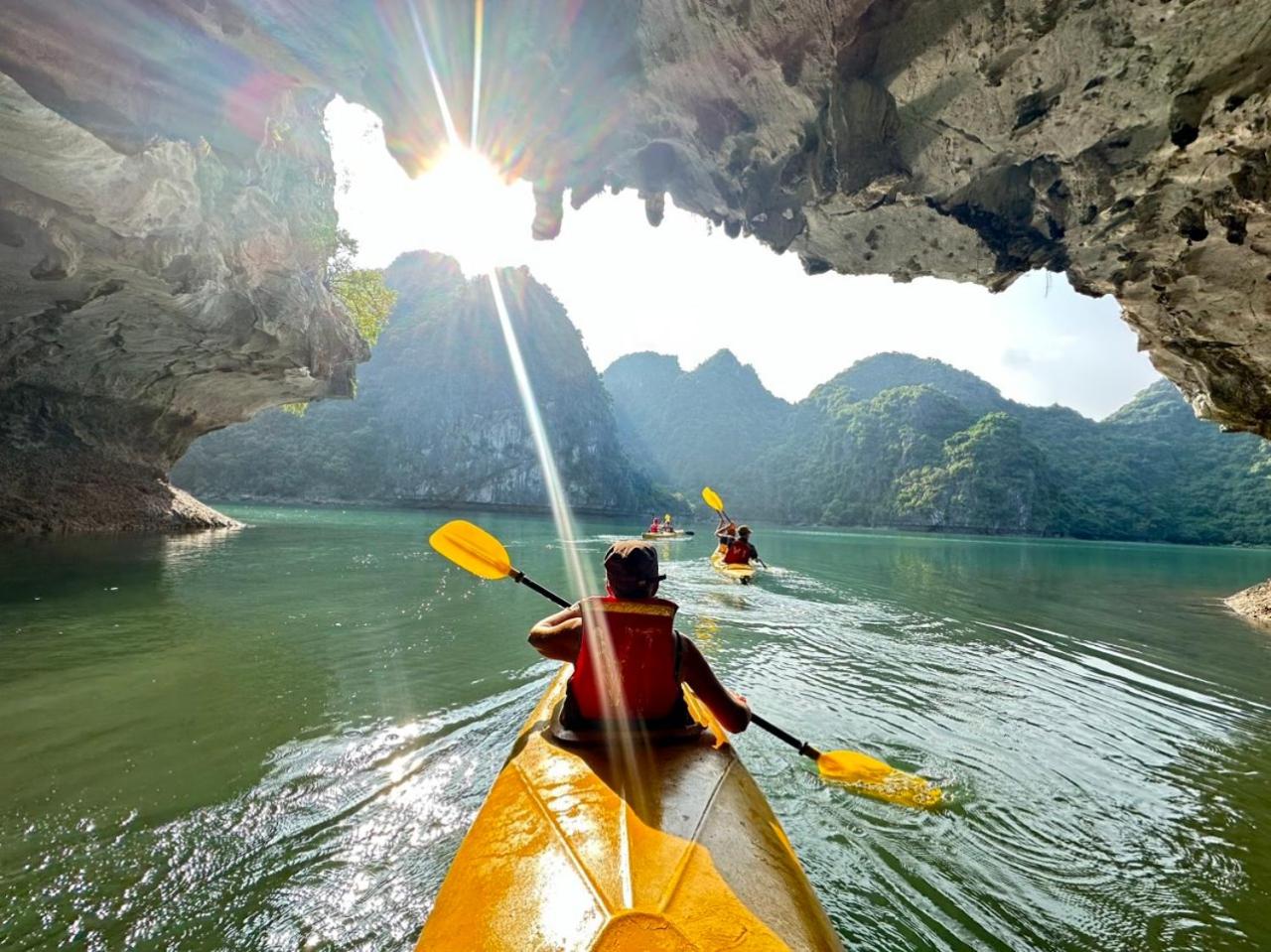 Sunlight Boutique Cruise - Cat Ba island