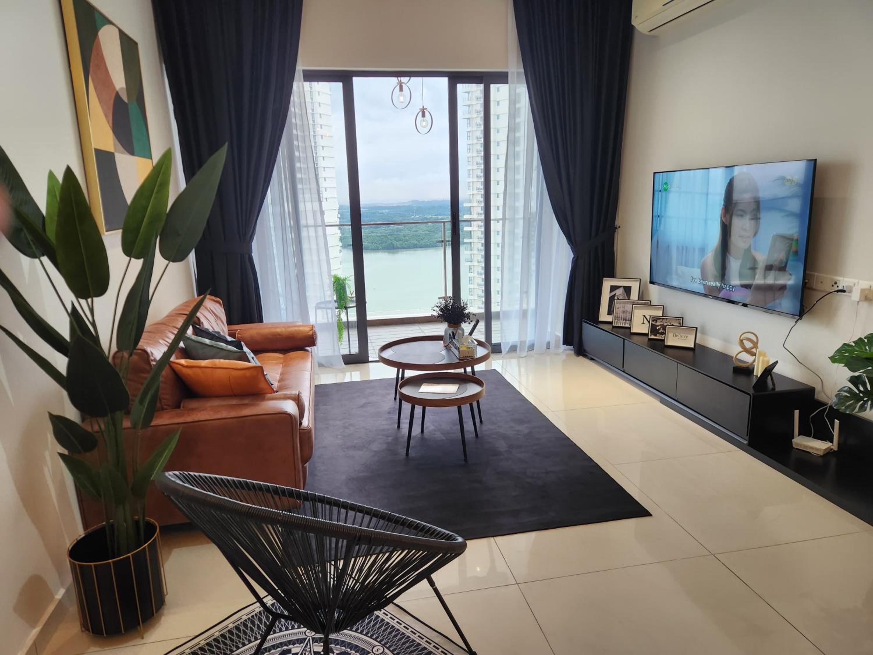 Country Garden Danga Bay 3BR Topfloor with Netflix & Astro