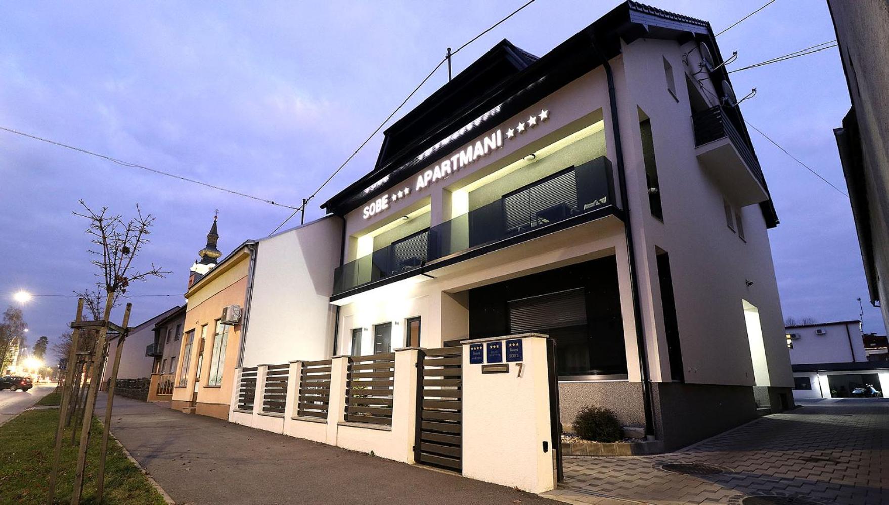 Hotel Apartmani i sobe Laganini - Image 1