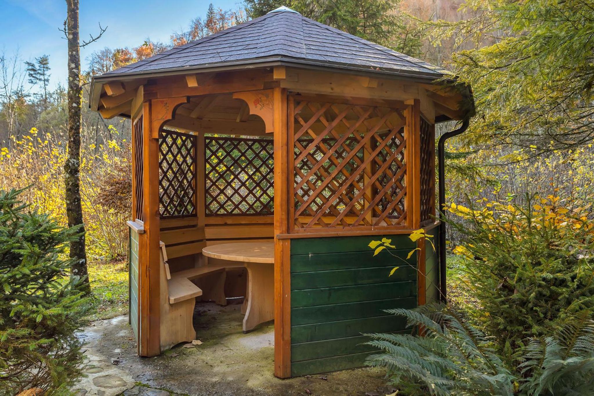 Cabin by the river Polhov Gradec