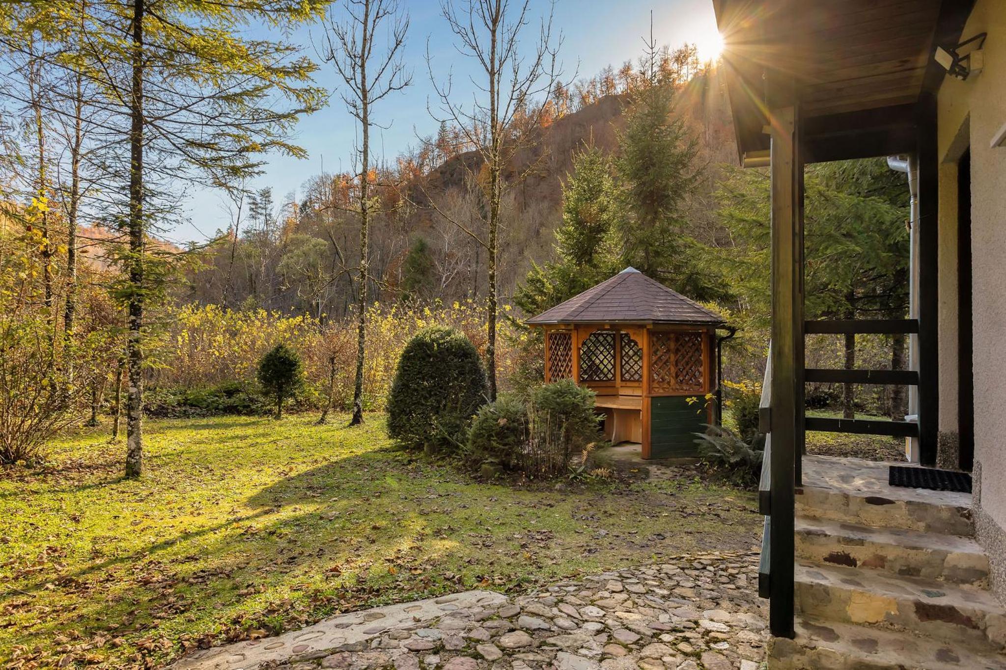 Cabin by the river Polhov Gradec