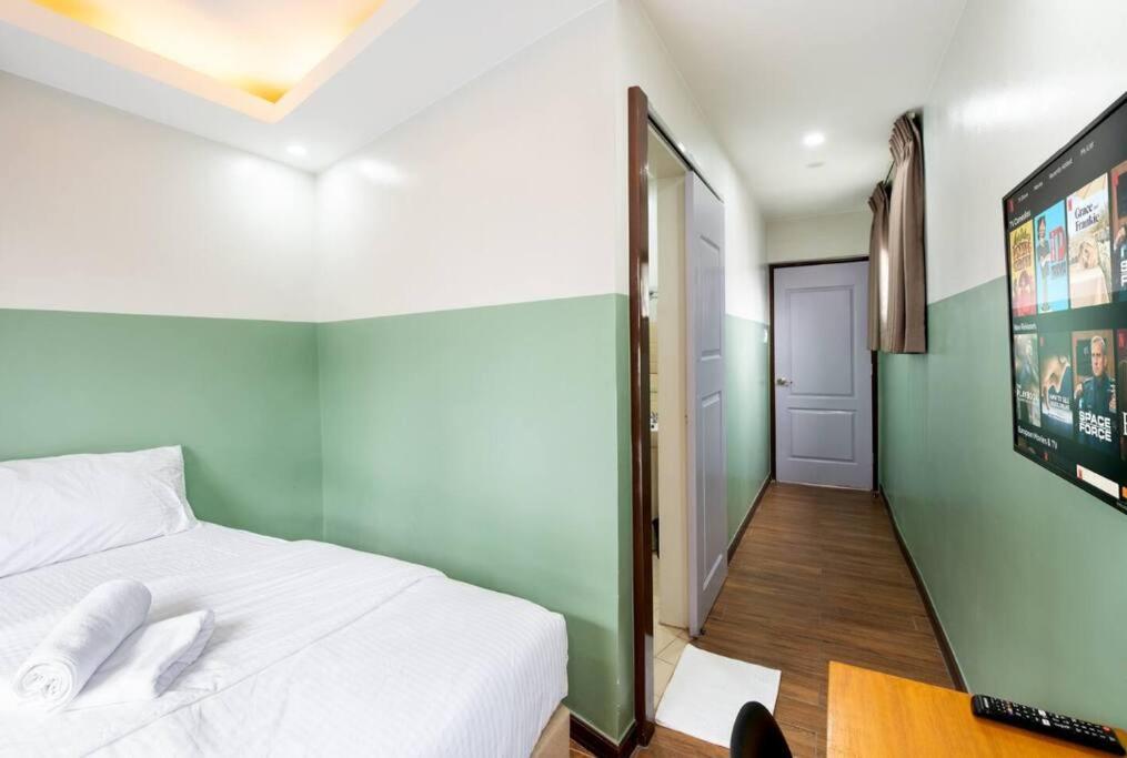 St. Marvin Studio Makati M505 view 3