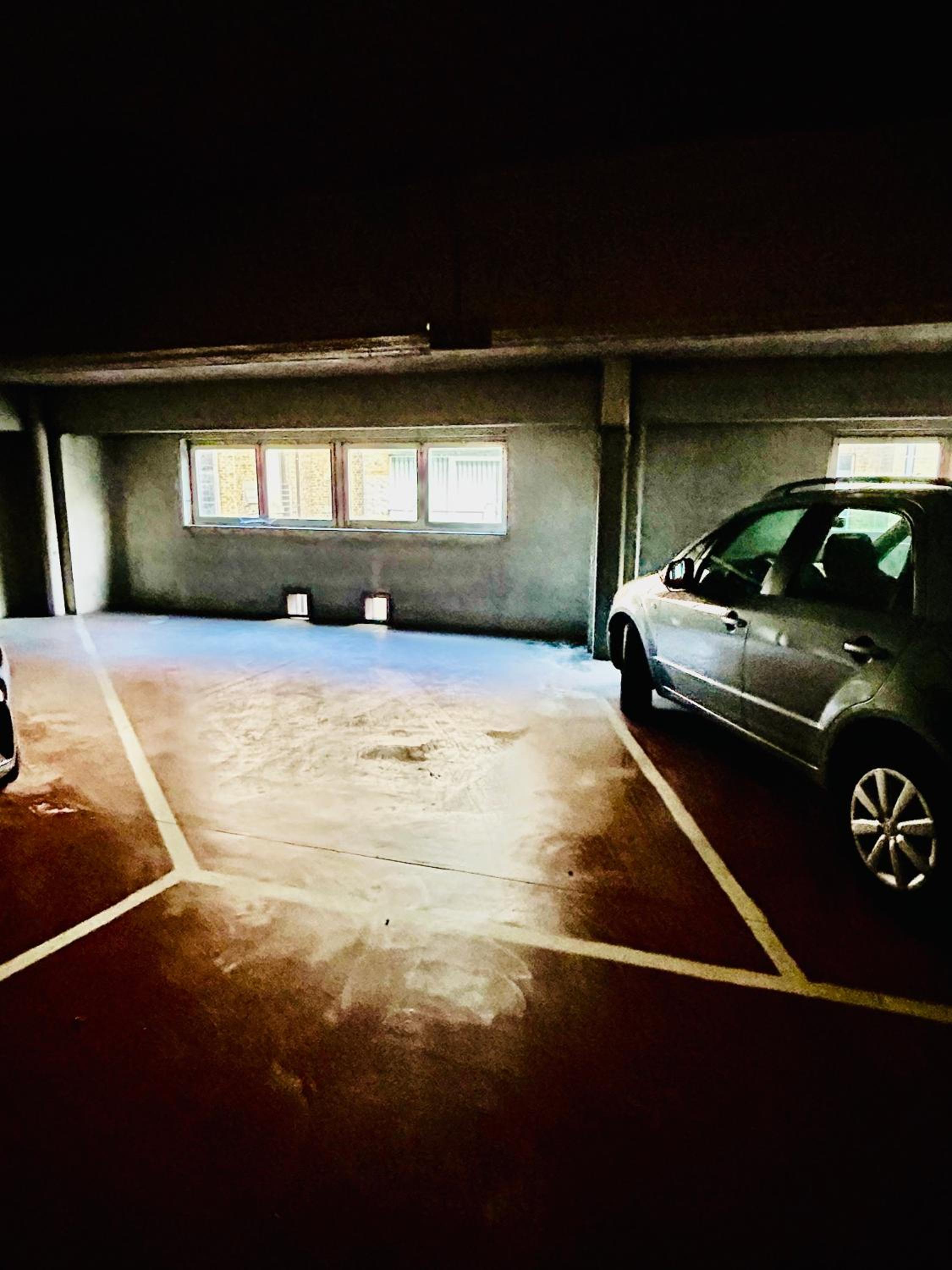 Ostend Center Luxury Top Floor Apartment with Free Parking