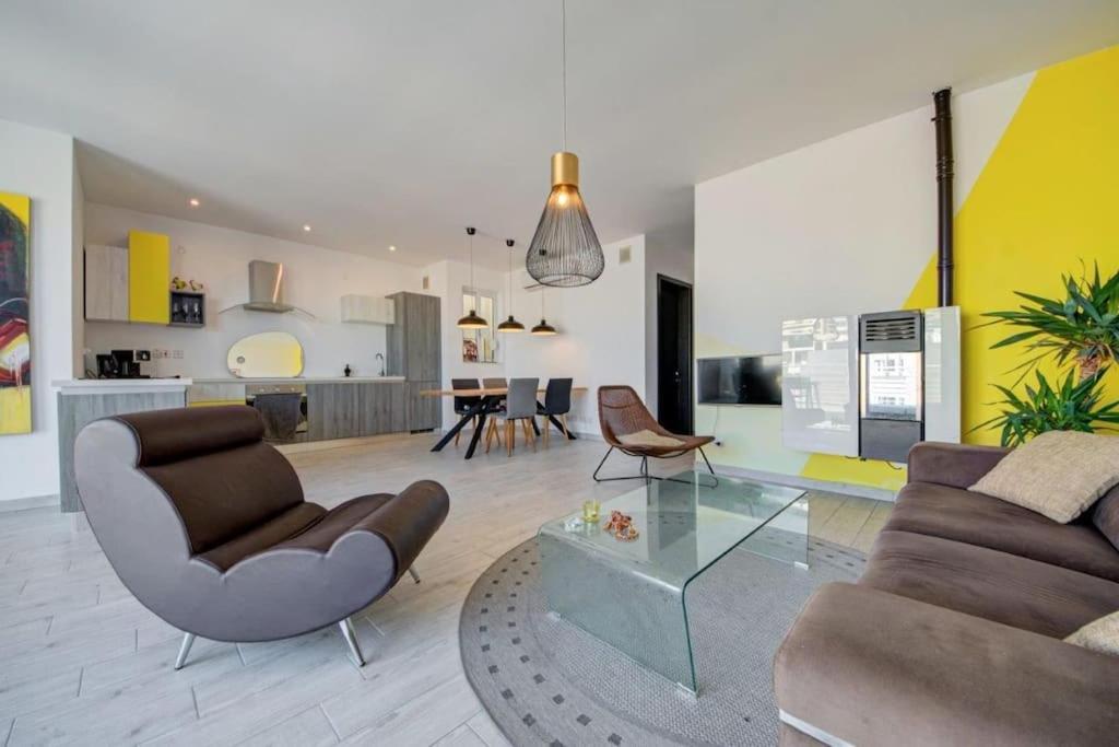 White Lotus, Modern Large-Terraced Penthouse in Marsascala view 2