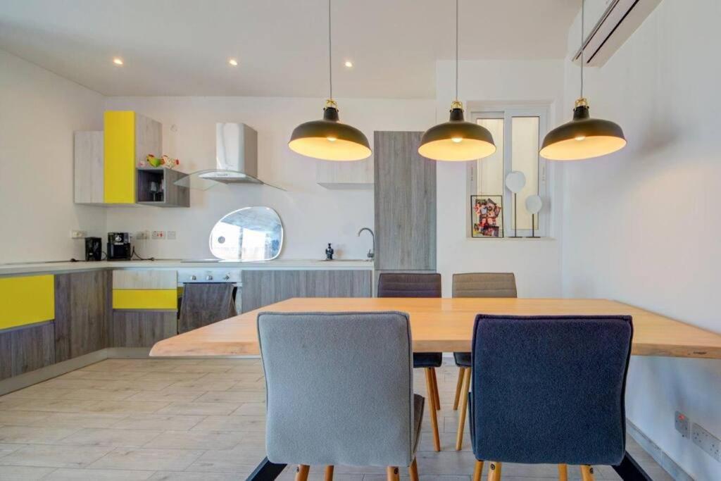 White Lotus, Modern Large-Terraced Penthouse in Marsascala view 5