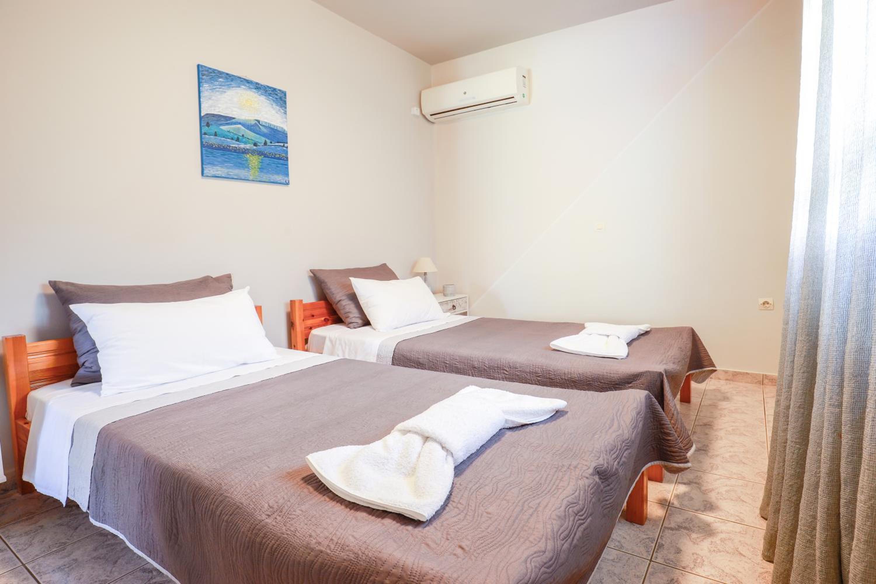 Catherine Blue Suites - 4 minutes off the Beach photo 3