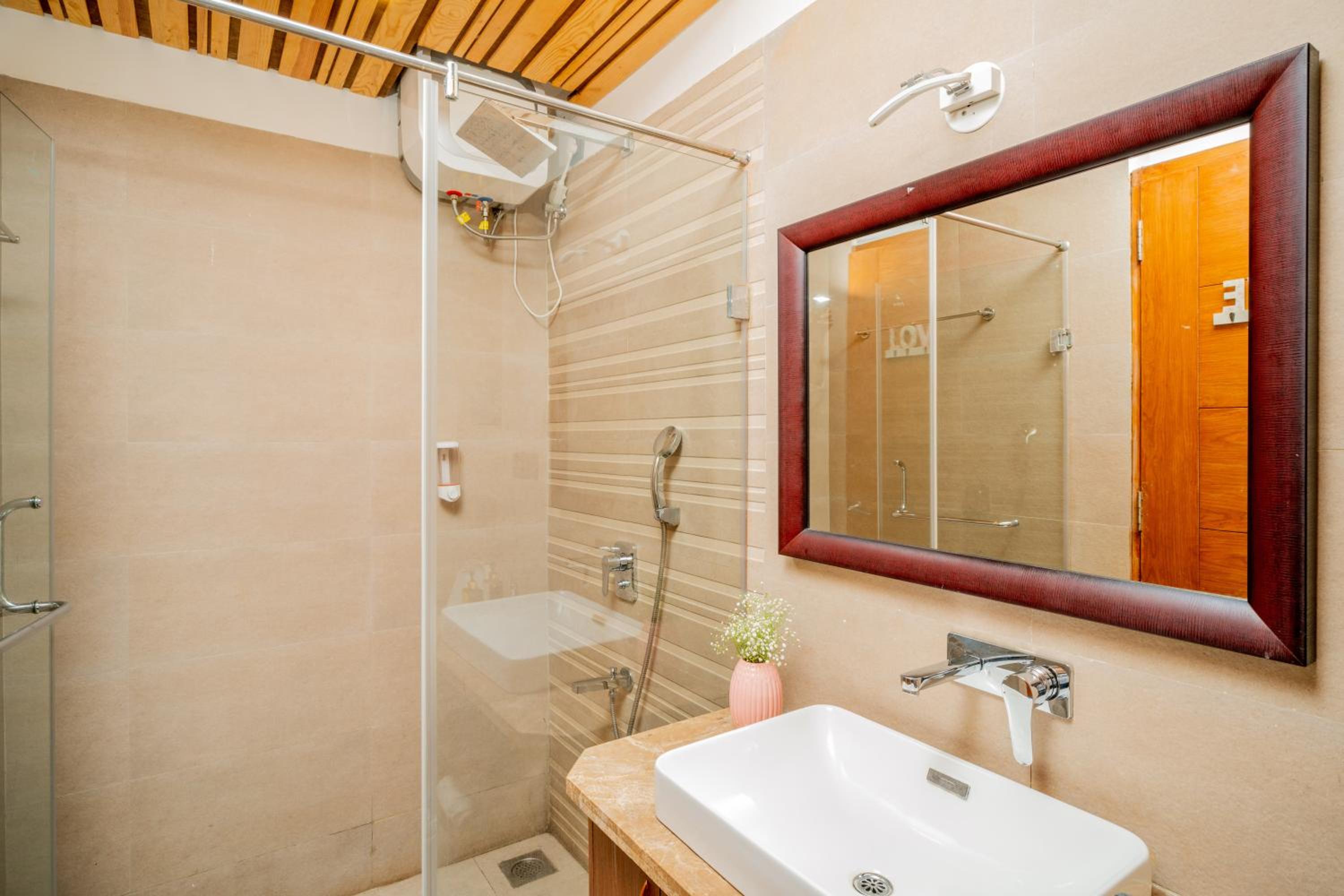 ELIVAAS 3 BHK with Pvt Pool & Caretaker - Miro view 3