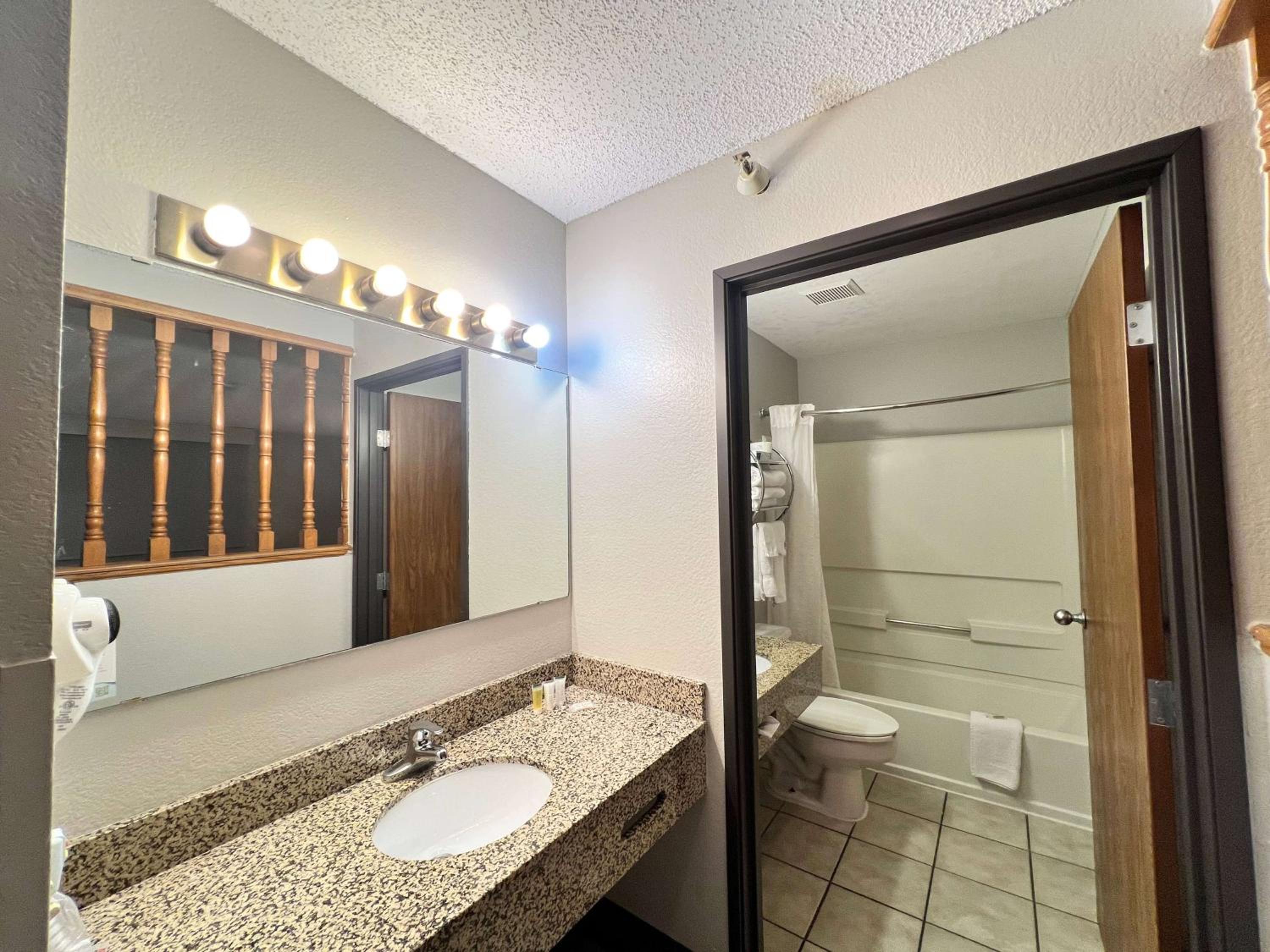 Antelope Inn  Suites - Property Image 57